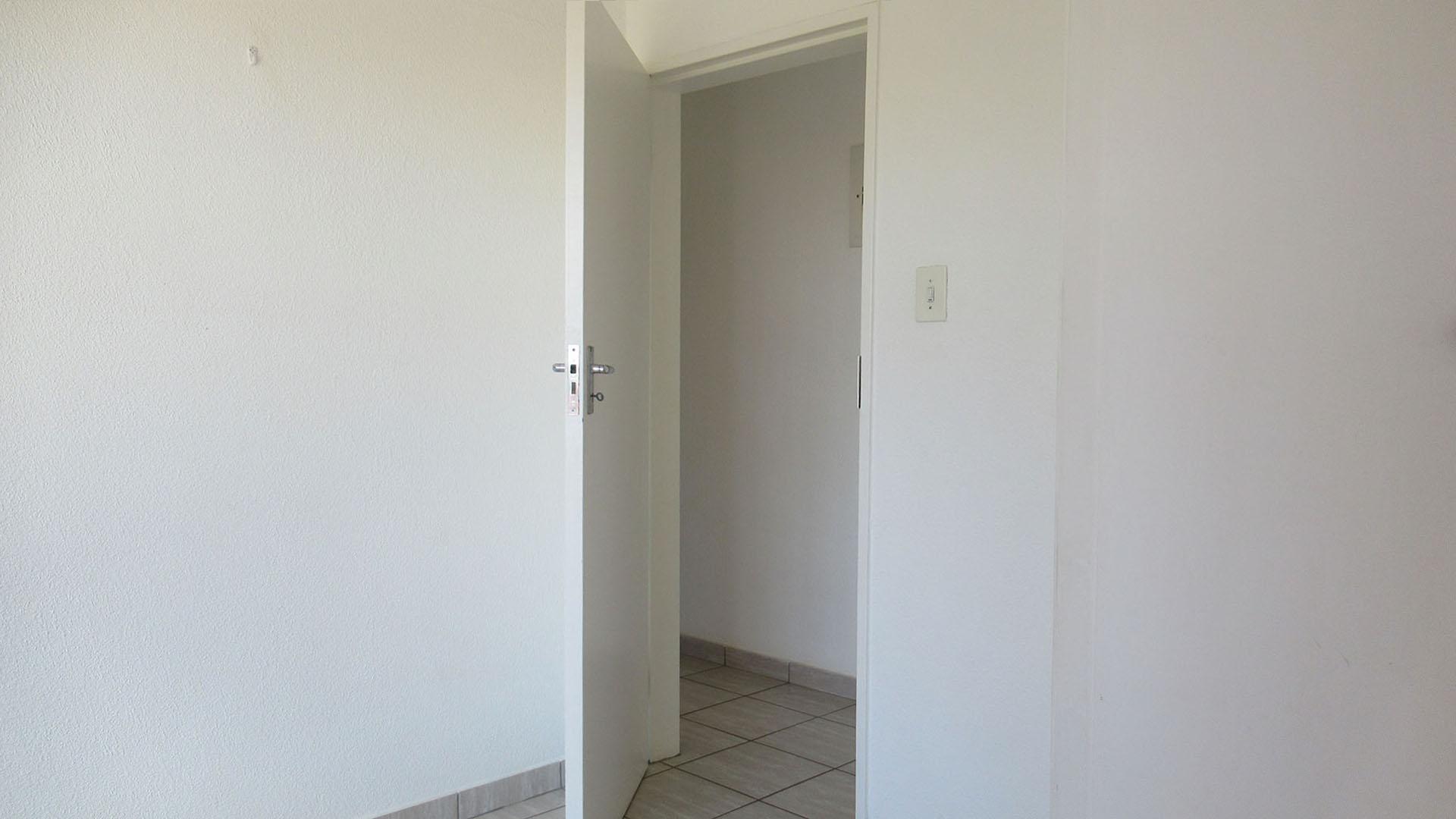 Bed Room 2 - 8 square meters of property in Noordheuwel