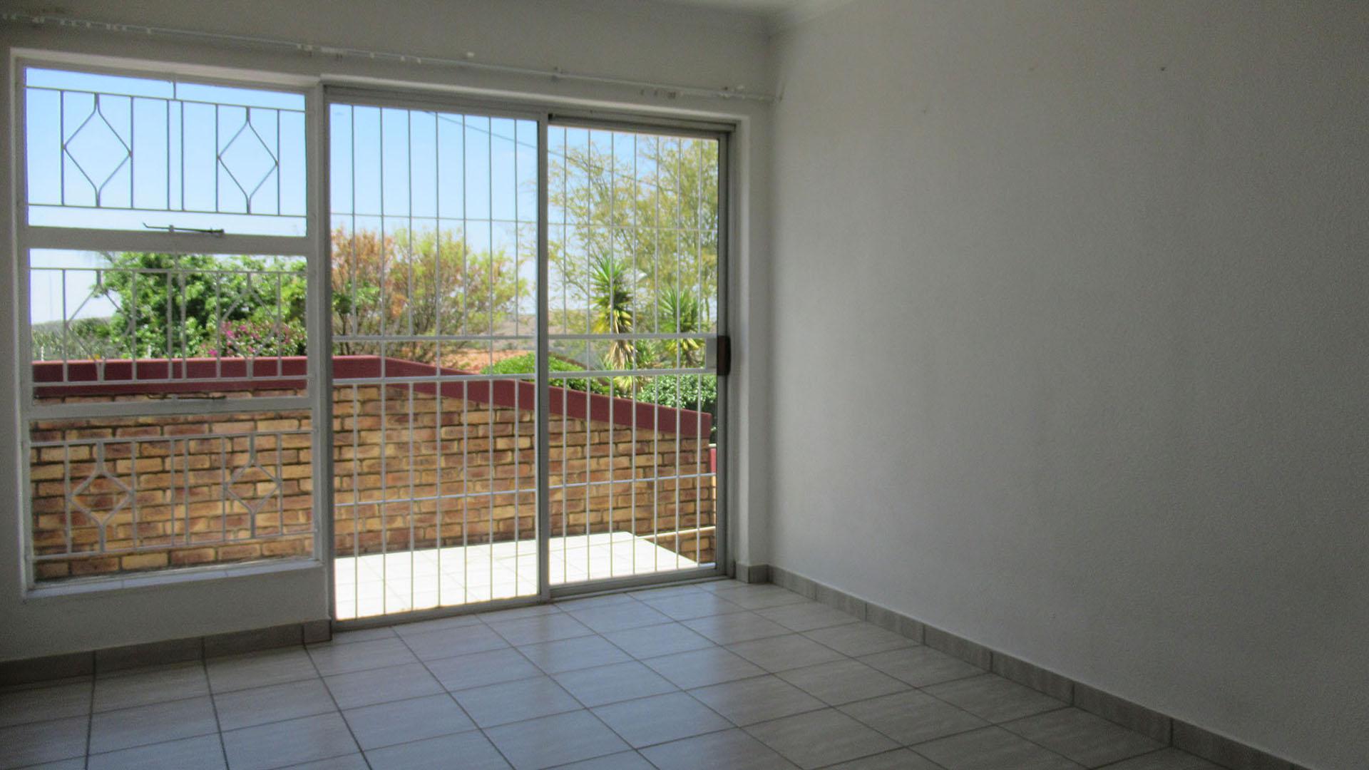 Main Bedroom - 16 square meters of property in Noordheuwel