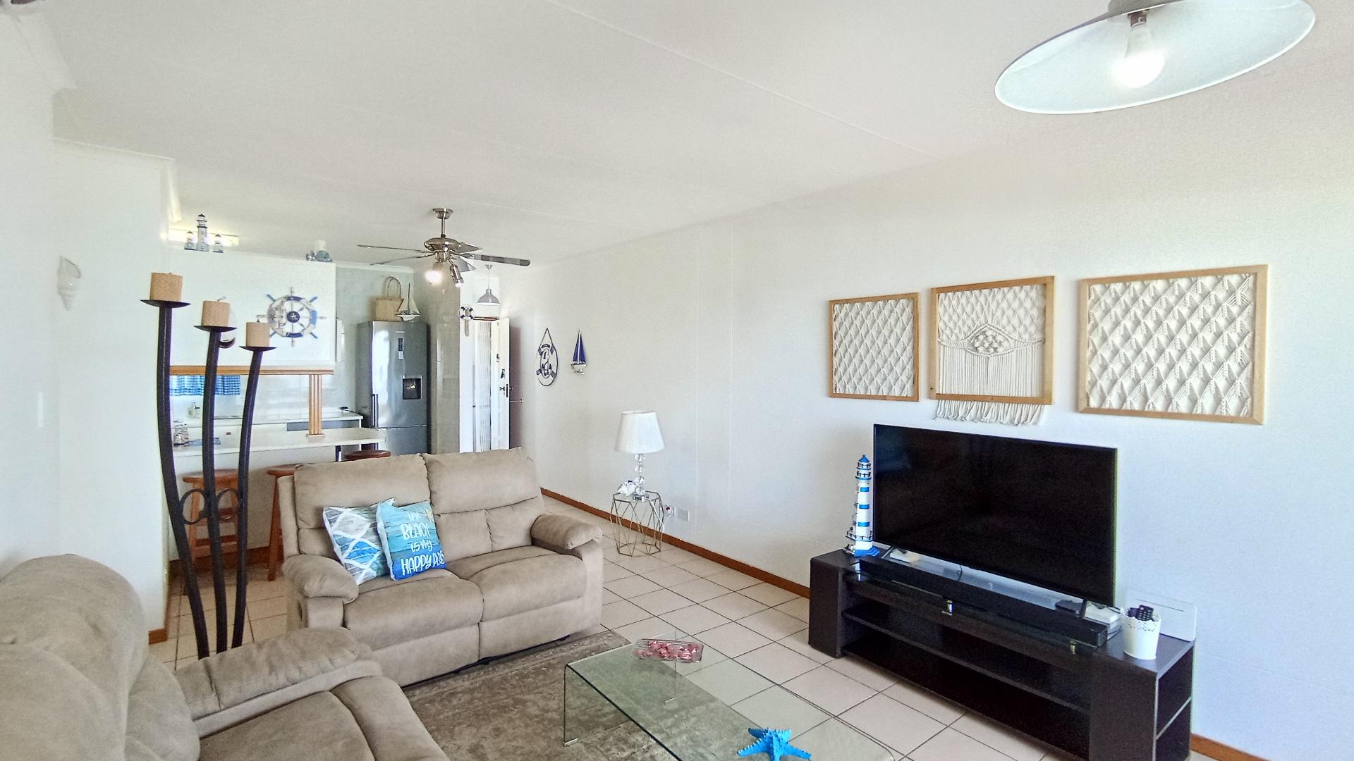 Lounges - 28 square meters of property in Scottburgh