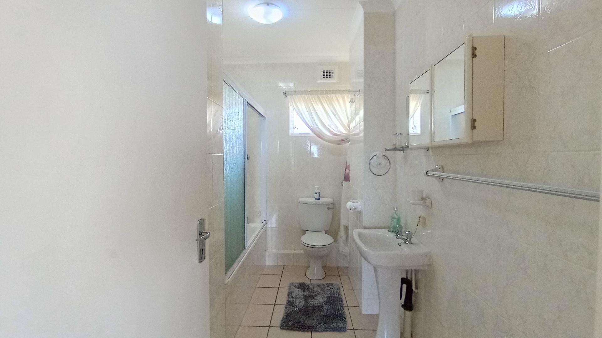 Bathroom 1 - 7 square meters of property in Scottburgh