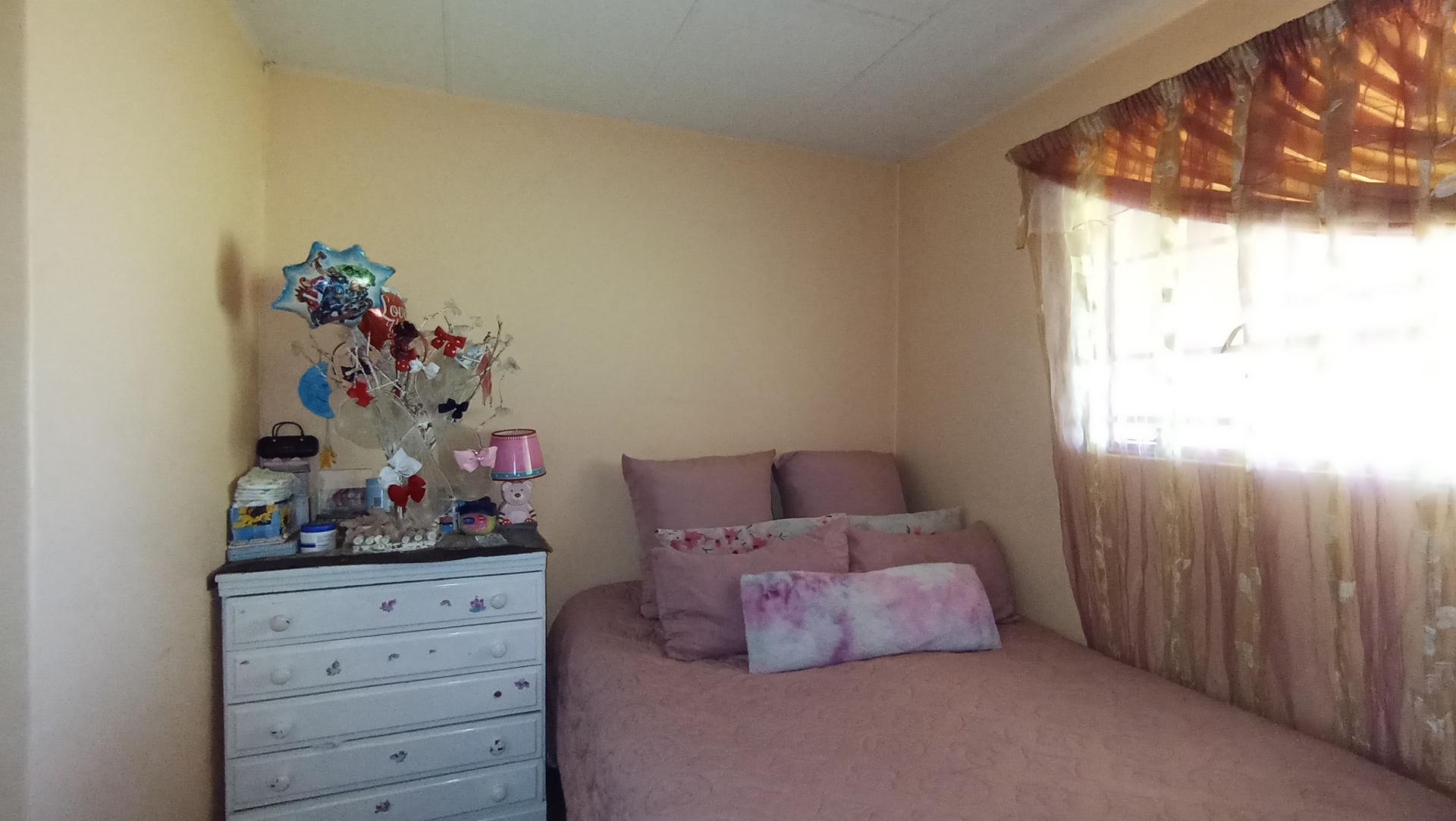 Bed Room 3 - 11 square meters of property in Lindhaven