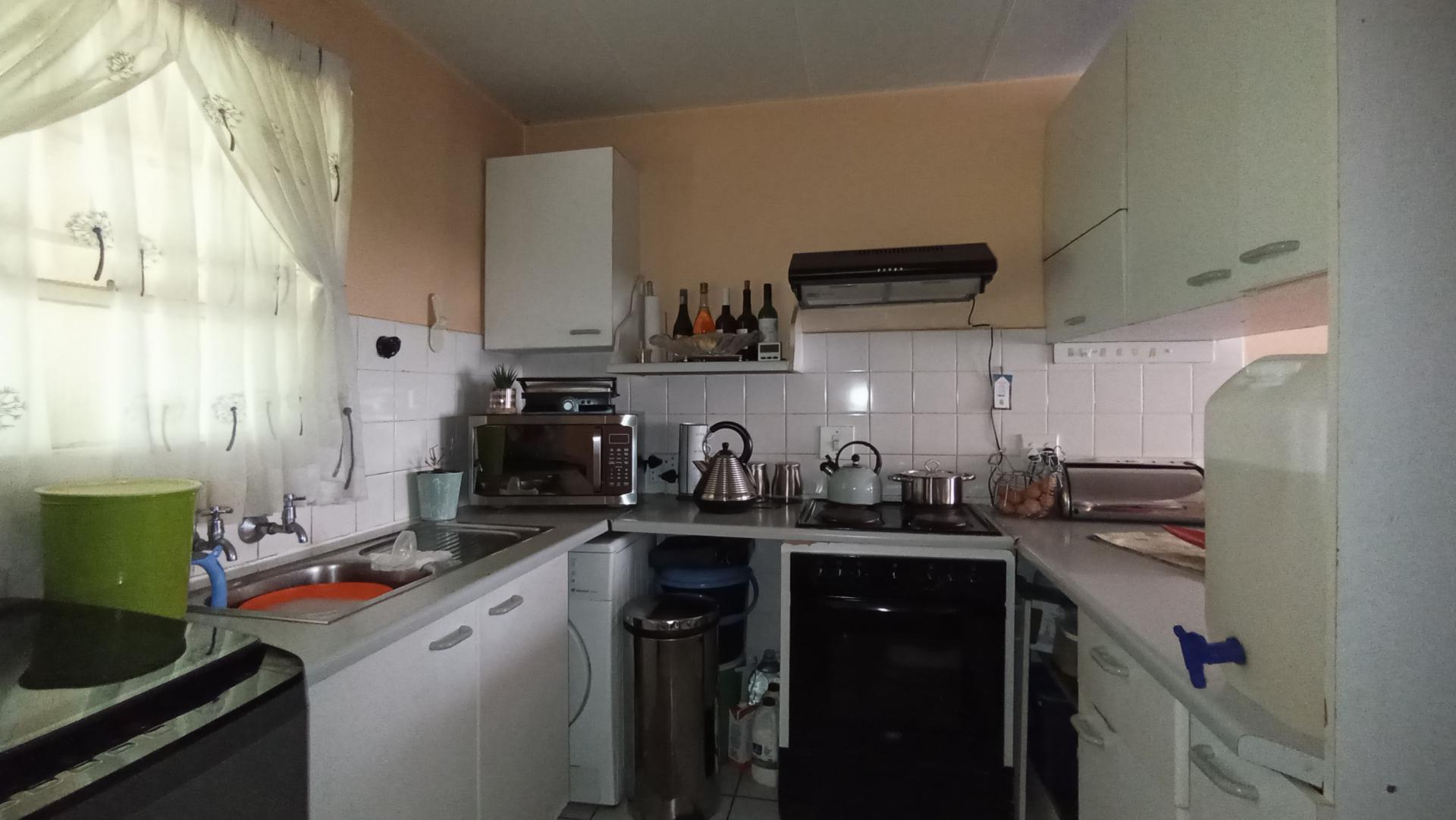 Kitchen - 9 square meters of property in Lindhaven