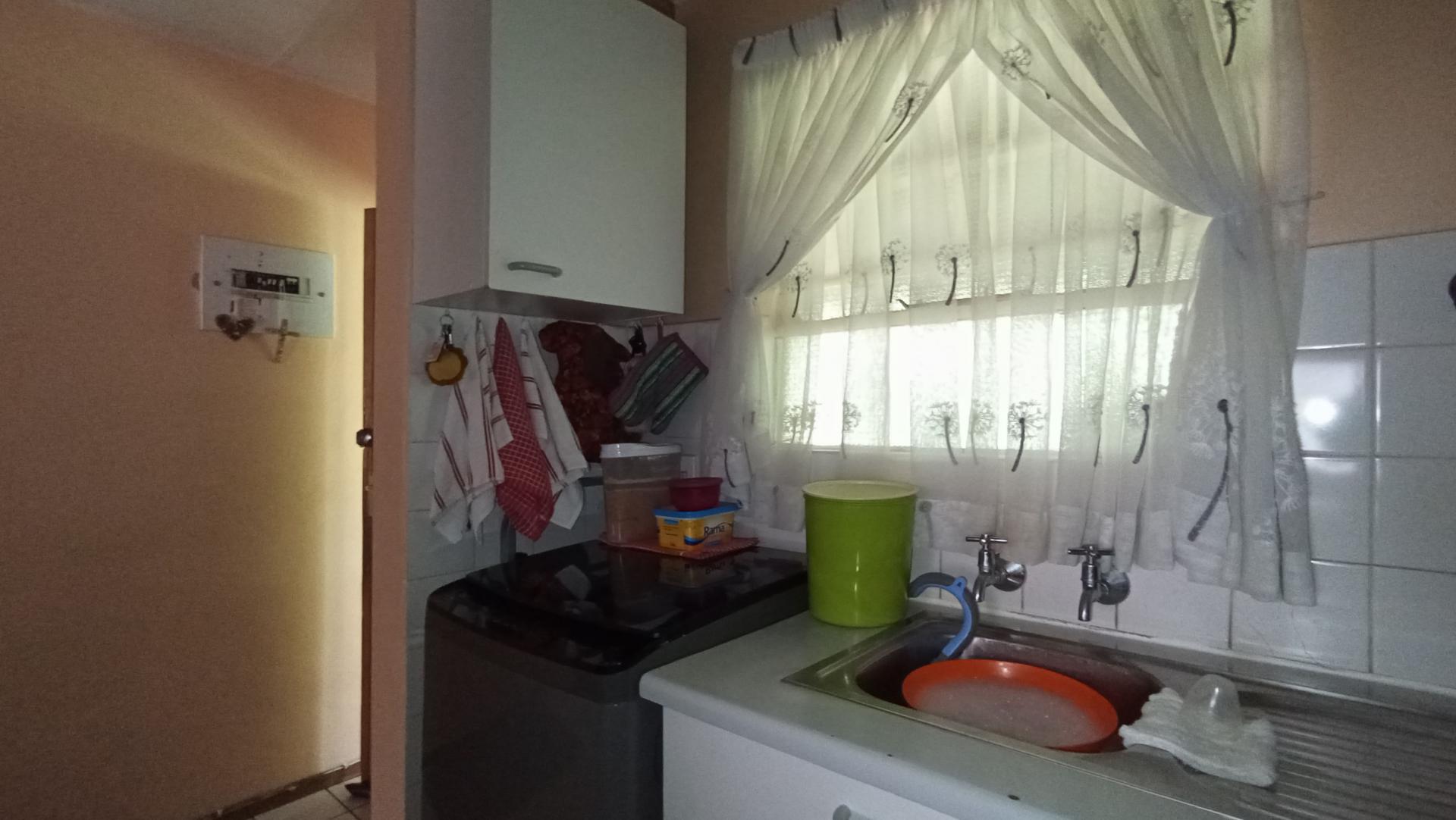 Kitchen - 9 square meters of property in Lindhaven