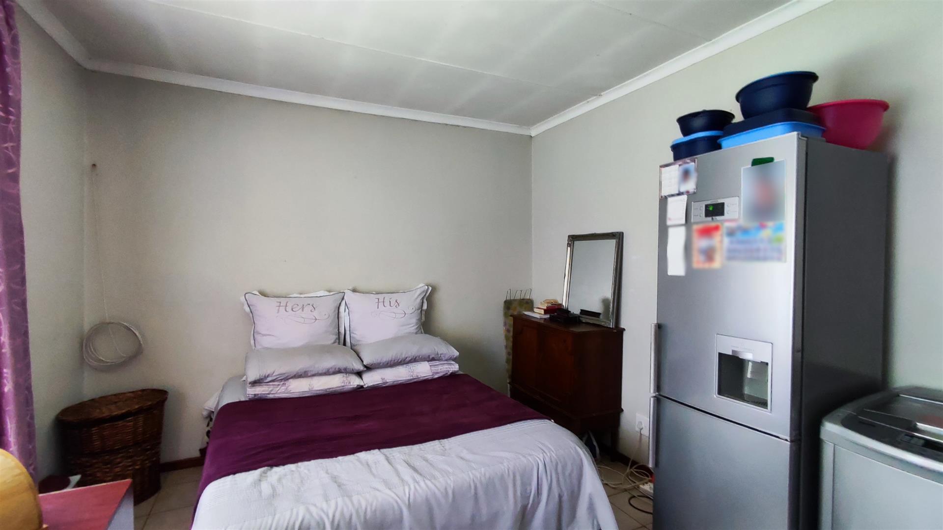Bed Room 2 - 19 square meters of property in Sasolburg
