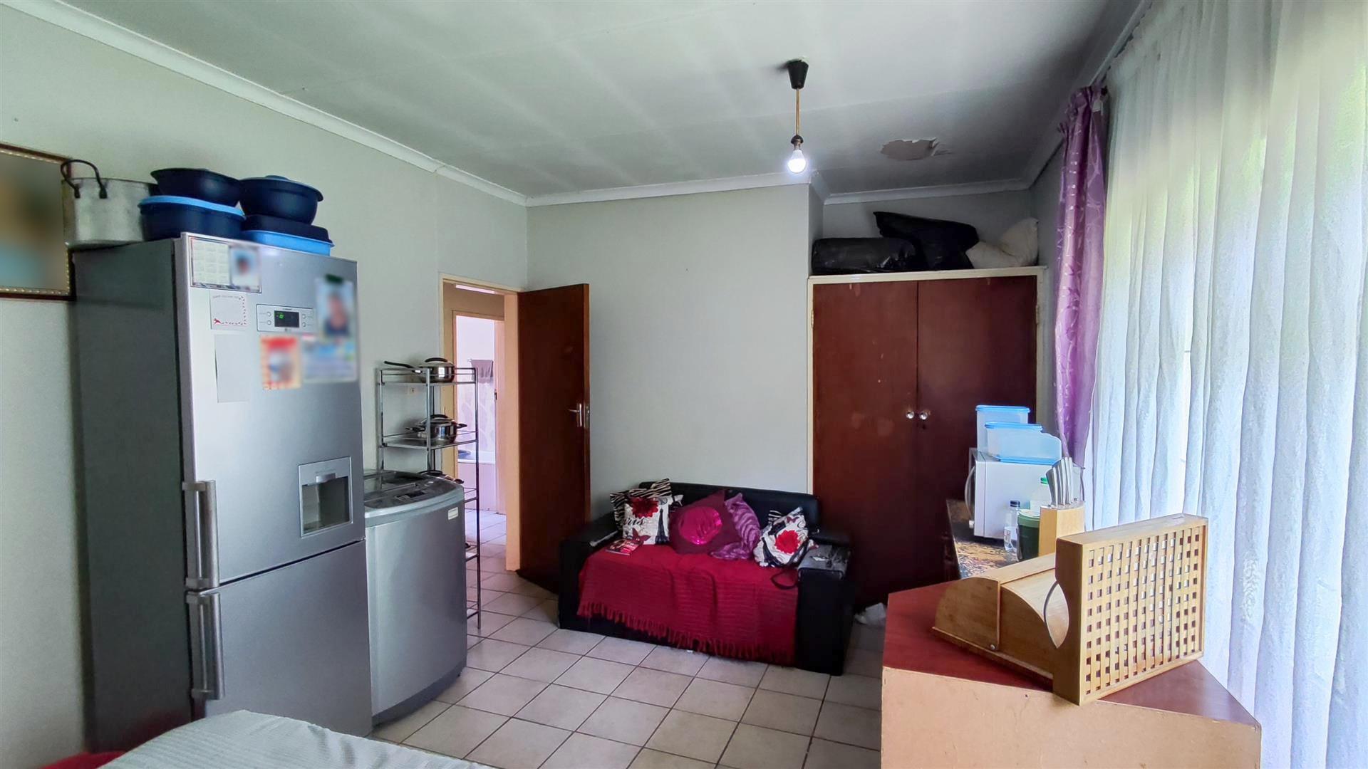 Bed Room 2 - 19 square meters of property in Sasolburg