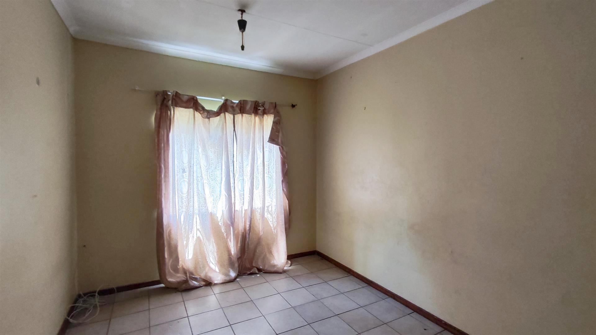 Bed Room 3 - 14 square meters of property in Sasolburg