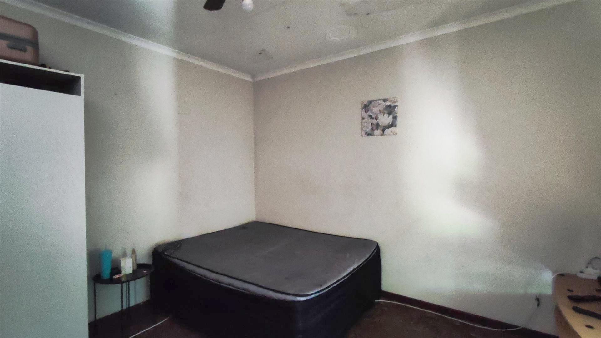 Lounges - 19 square meters of property in Sasolburg