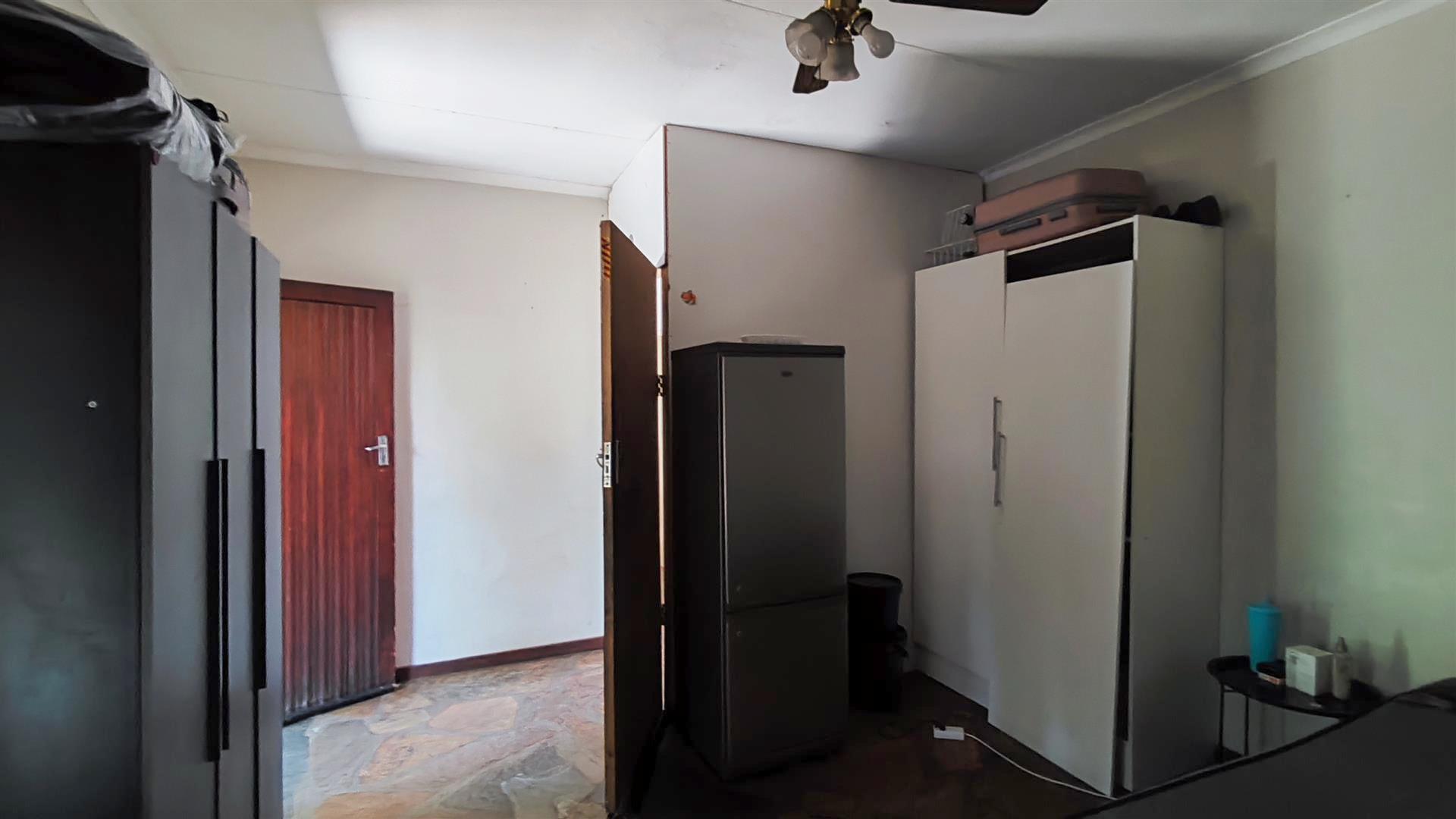 Lounges - 19 square meters of property in Sasolburg