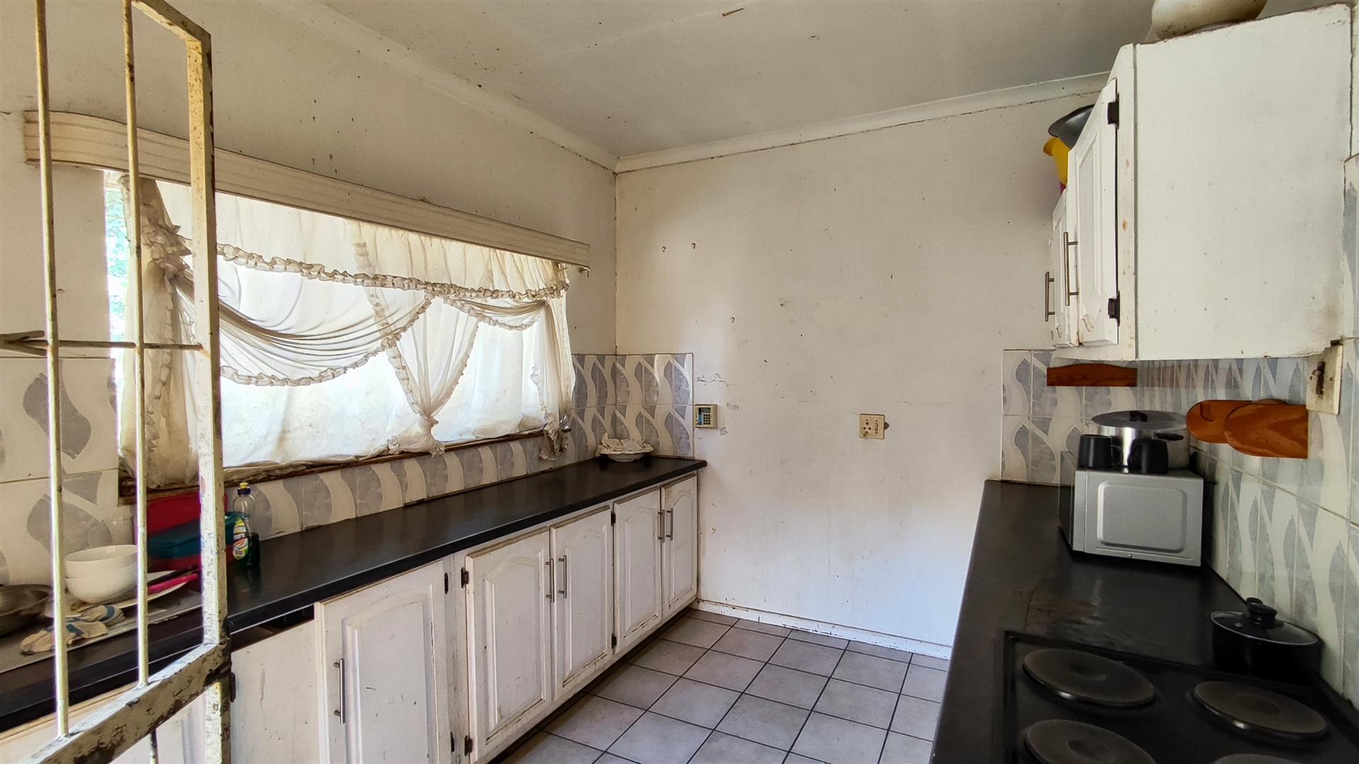 Kitchen - 11 square meters of property in Sasolburg