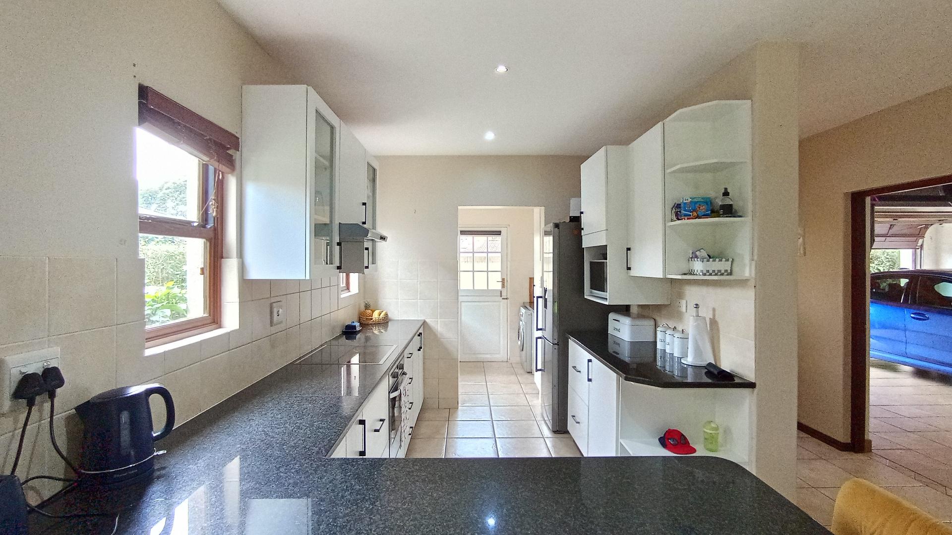 Kitchen - 12 square meters of property in Plantations