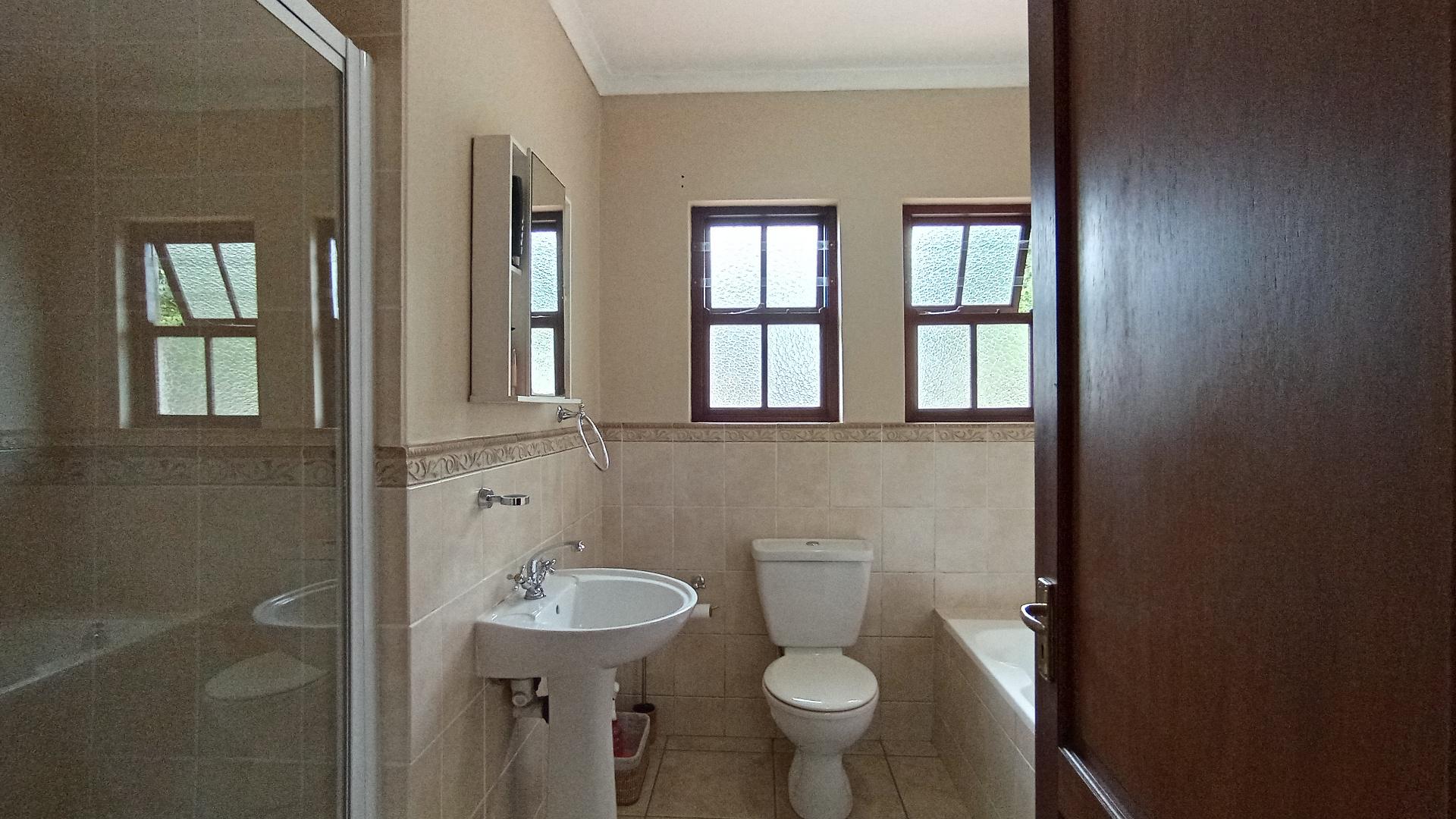 Bathroom 1 - 6 square meters of property in Plantations