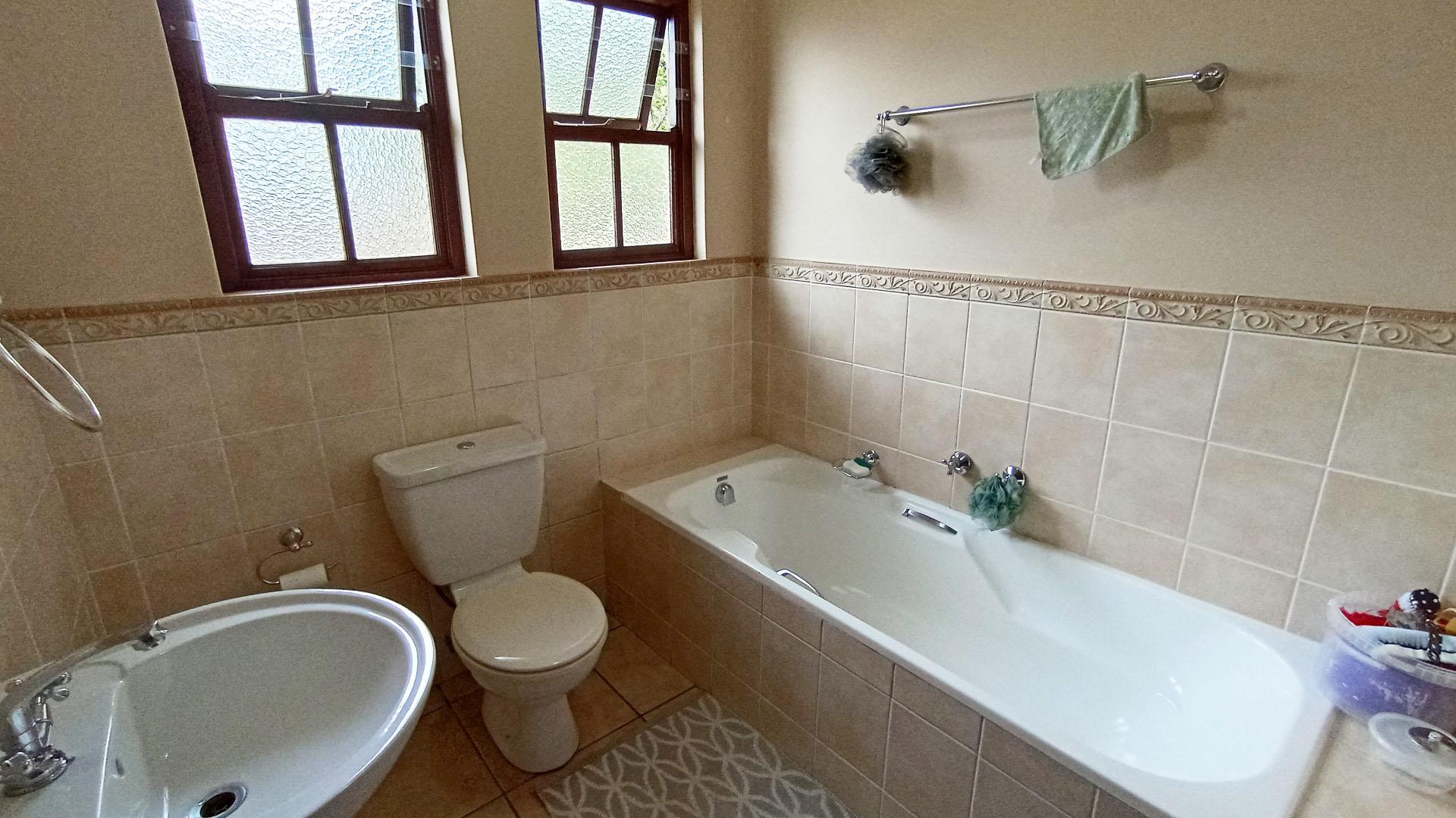 Bathroom 1 - 6 square meters of property in Plantations