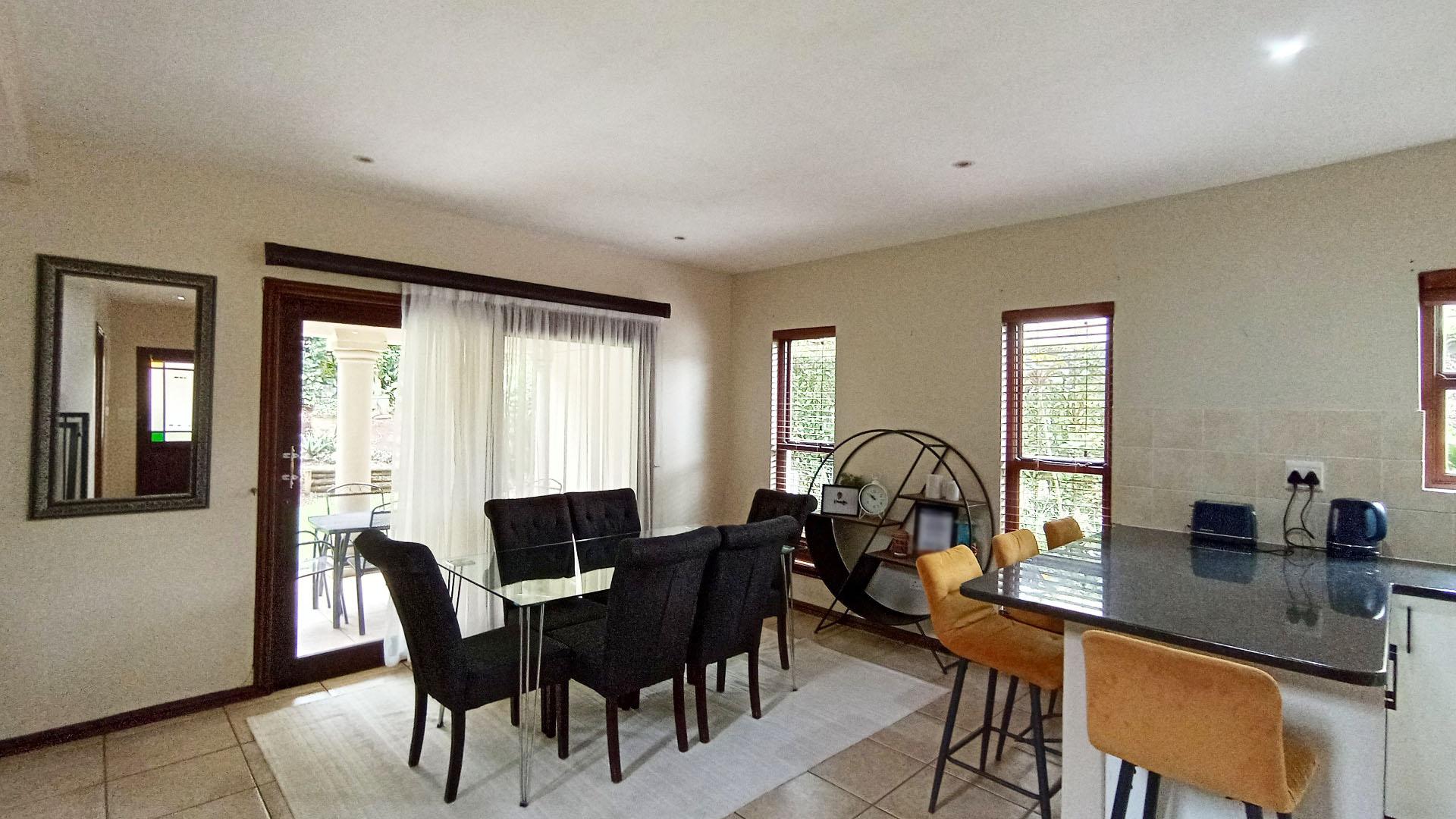 Dining Room - 17 square meters of property in Plantations