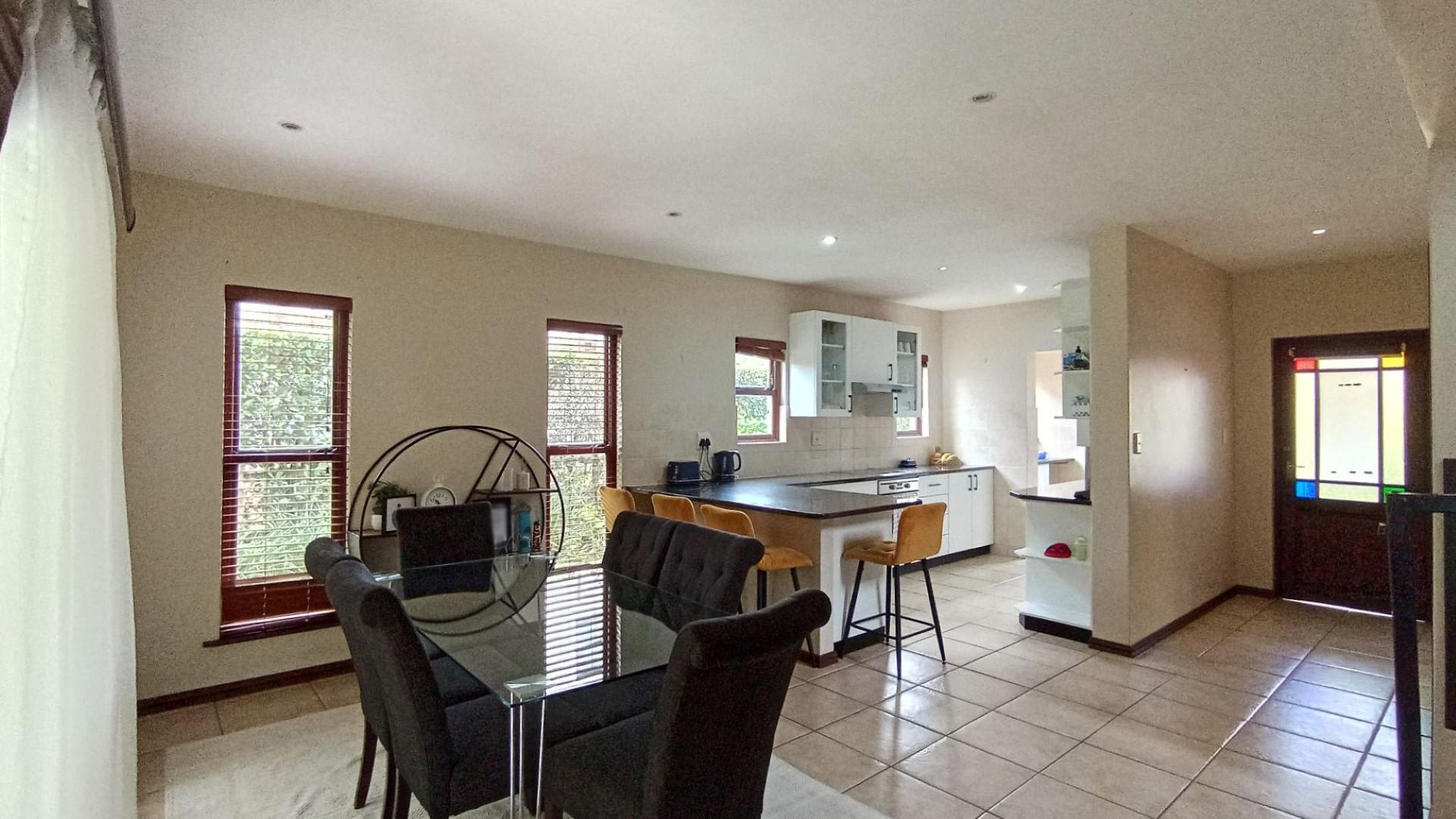 Dining Room - 17 square meters of property in Plantations