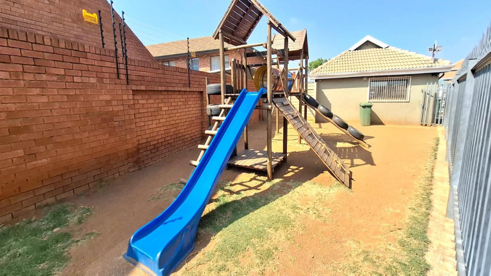 Entertainment of property in Florentia