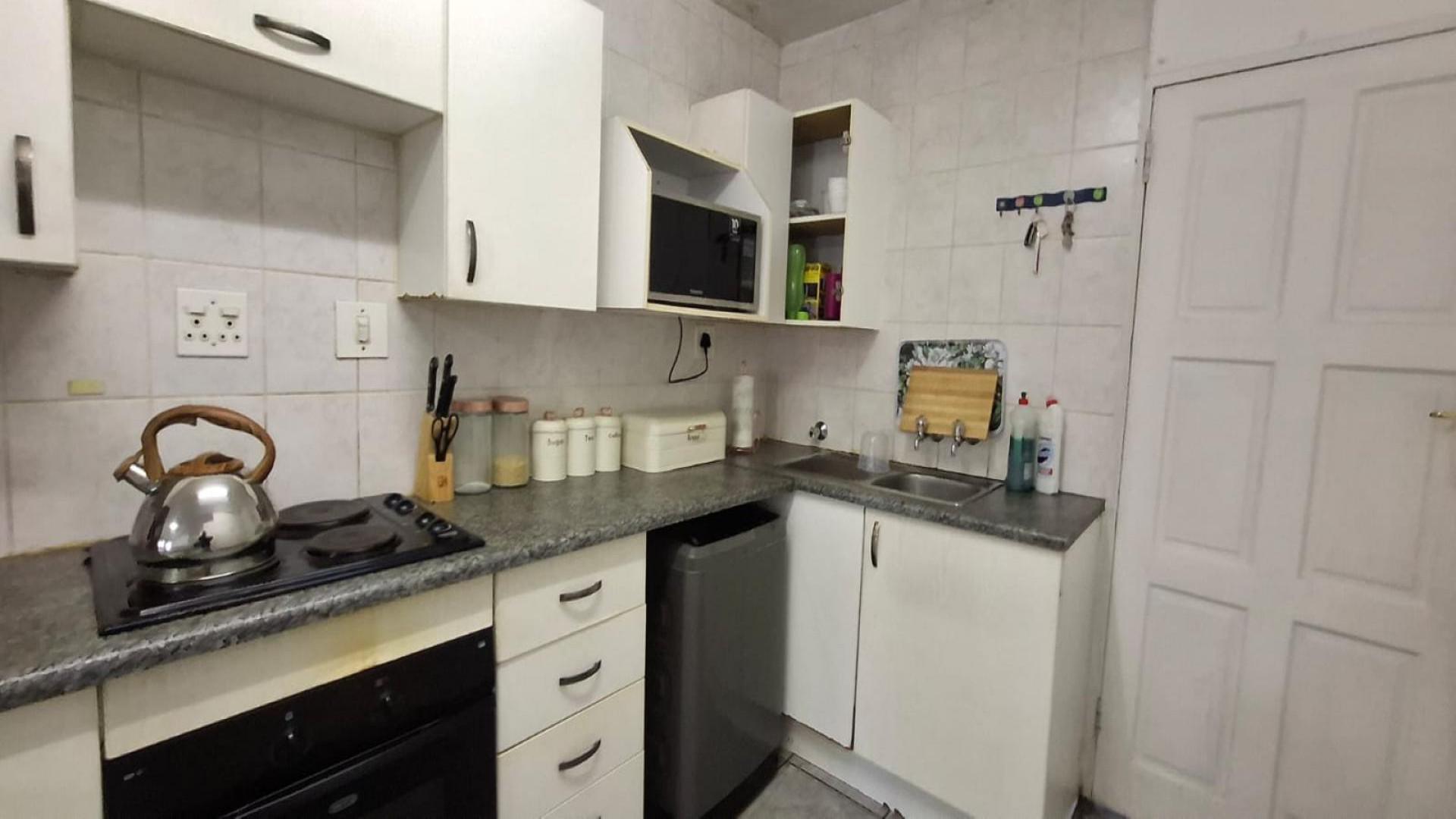 Kitchen of property in Florentia