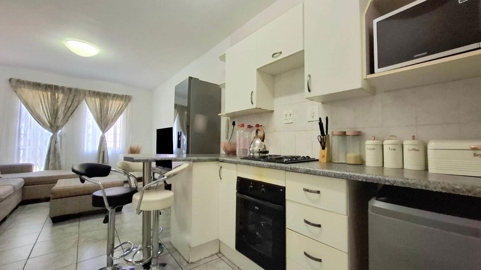 Kitchen of property in Florentia