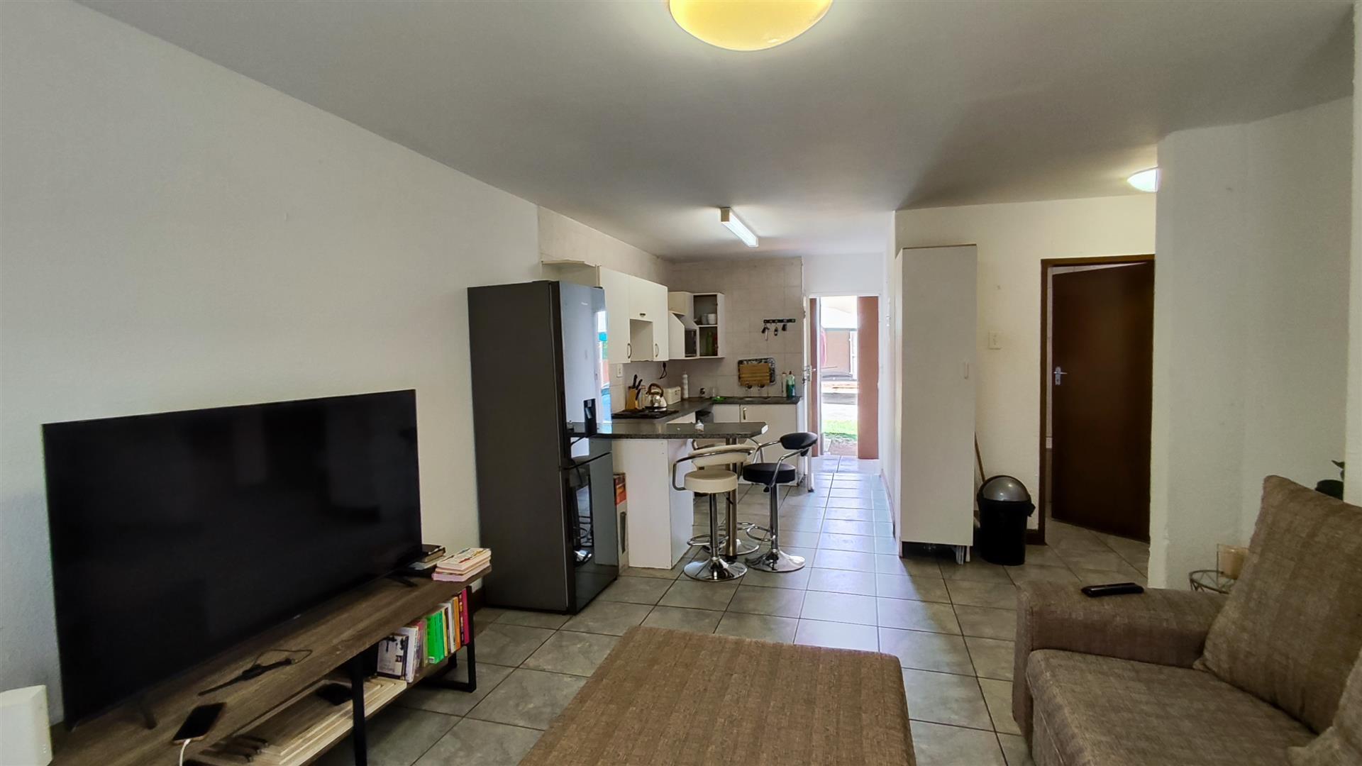 Lounges - 19 square meters of property in Florentia