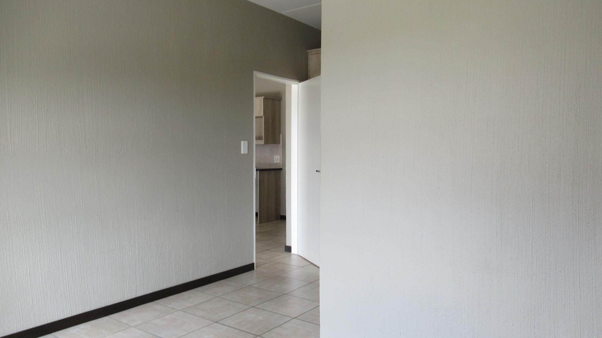 Main Bedroom - 10 square meters of property in Barbeque Downs