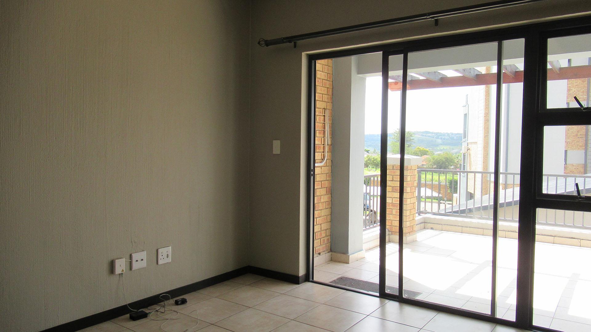 Lounges - 8 square meters of property in Barbeque Downs