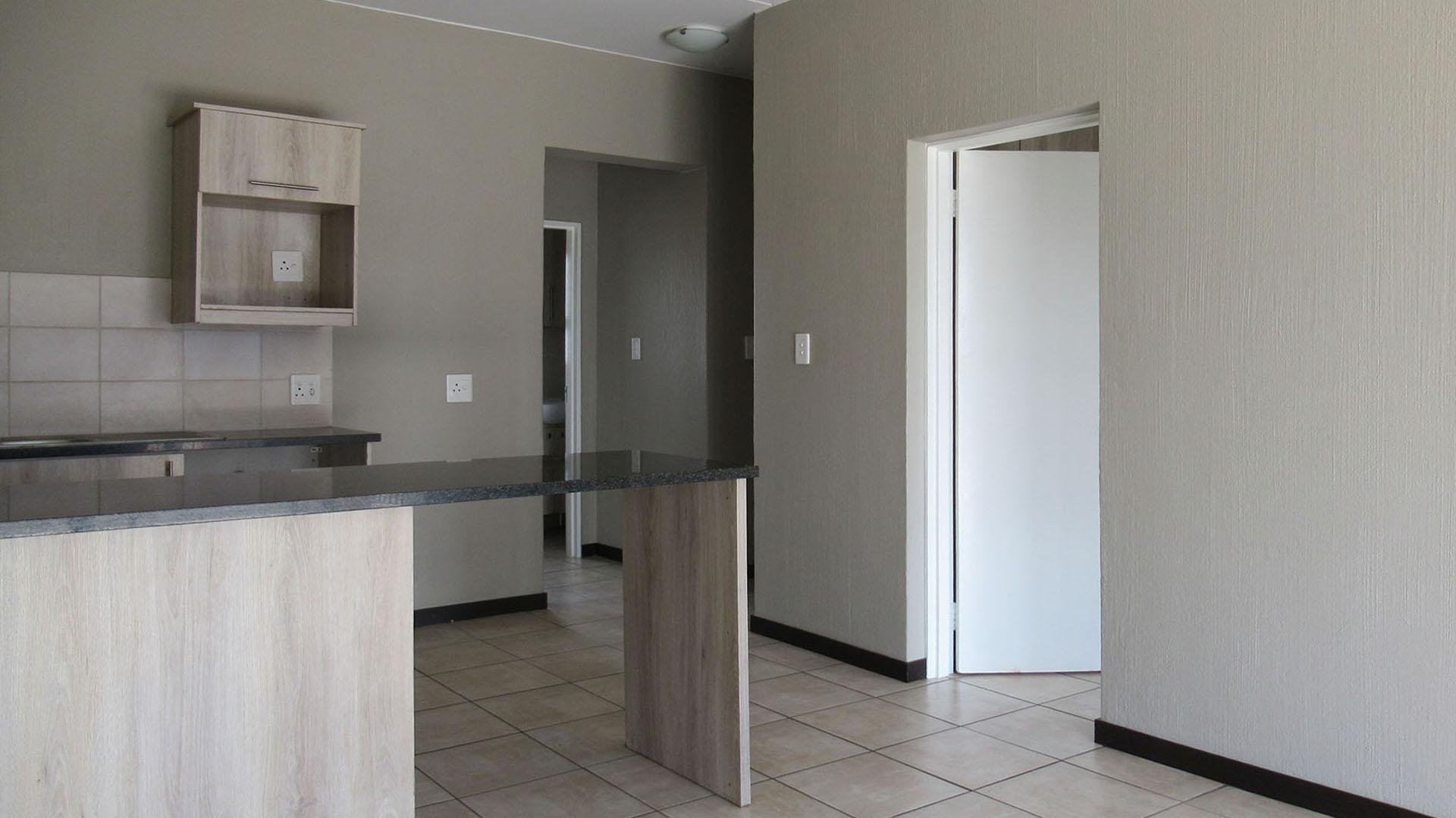 Lounges - 8 square meters of property in Barbeque Downs