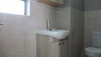 Bathroom 1 - 4 square meters of property in Barbeque Downs