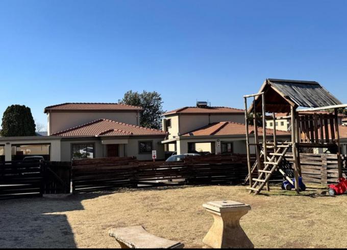 2 Bedroom Sectional Title for Sale For Sale in Noordwyk - MR693104