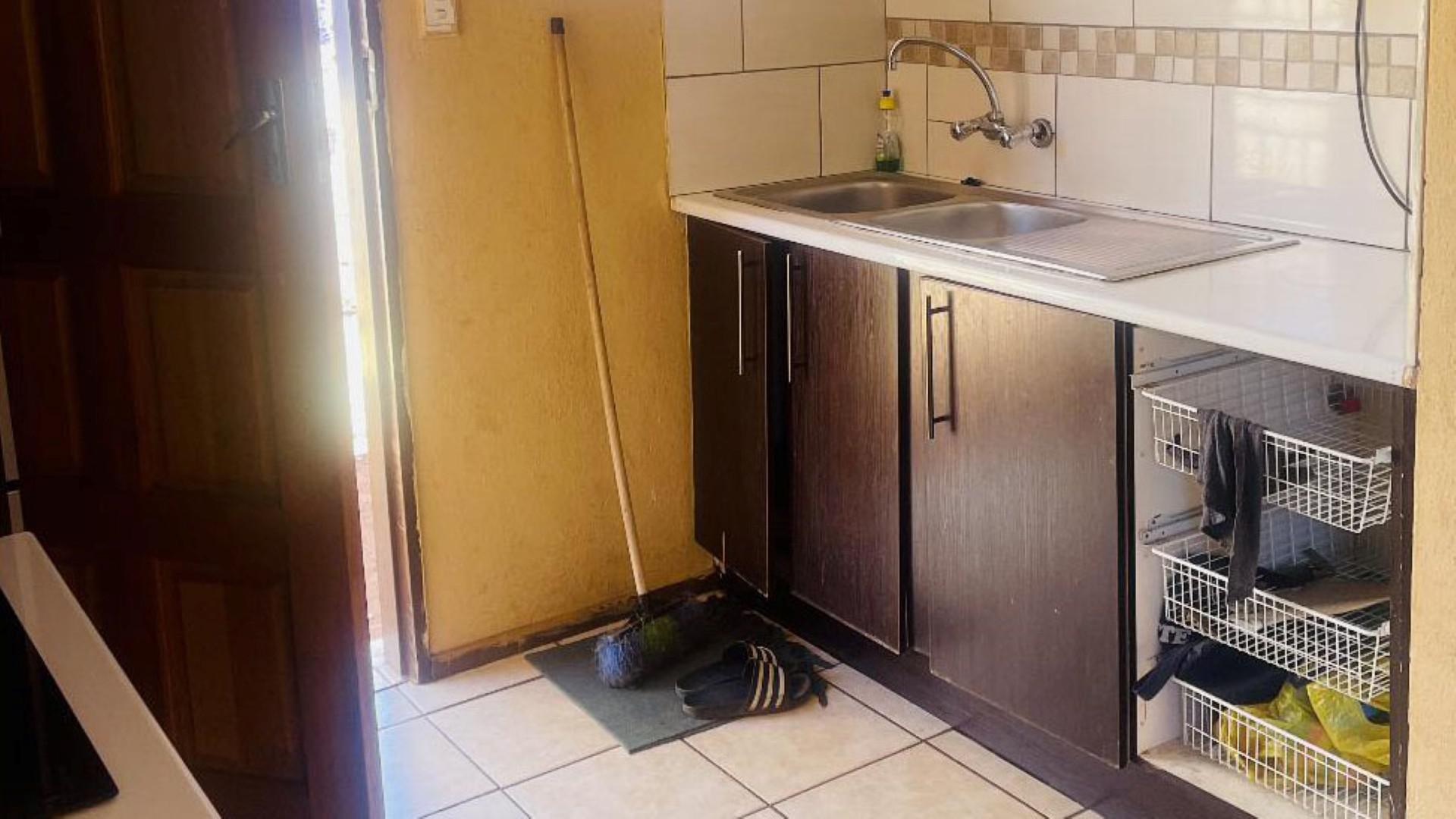 Kitchen of property in Protea Glen