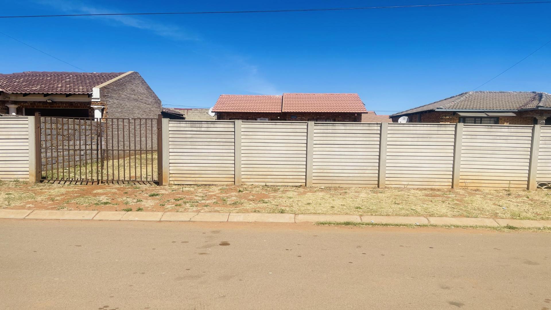 Front View of property in Protea Glen