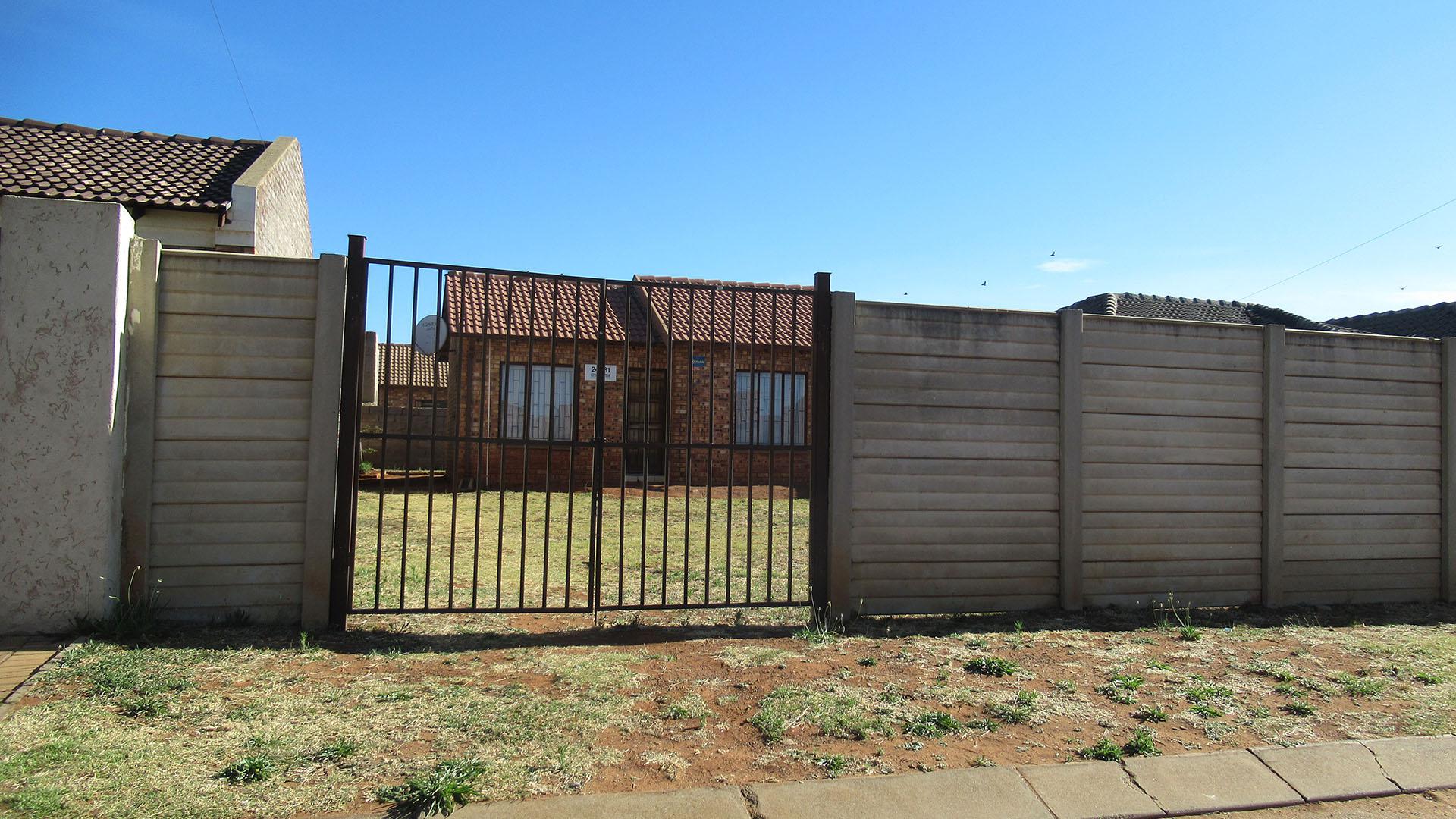 Front View of property in Protea Glen