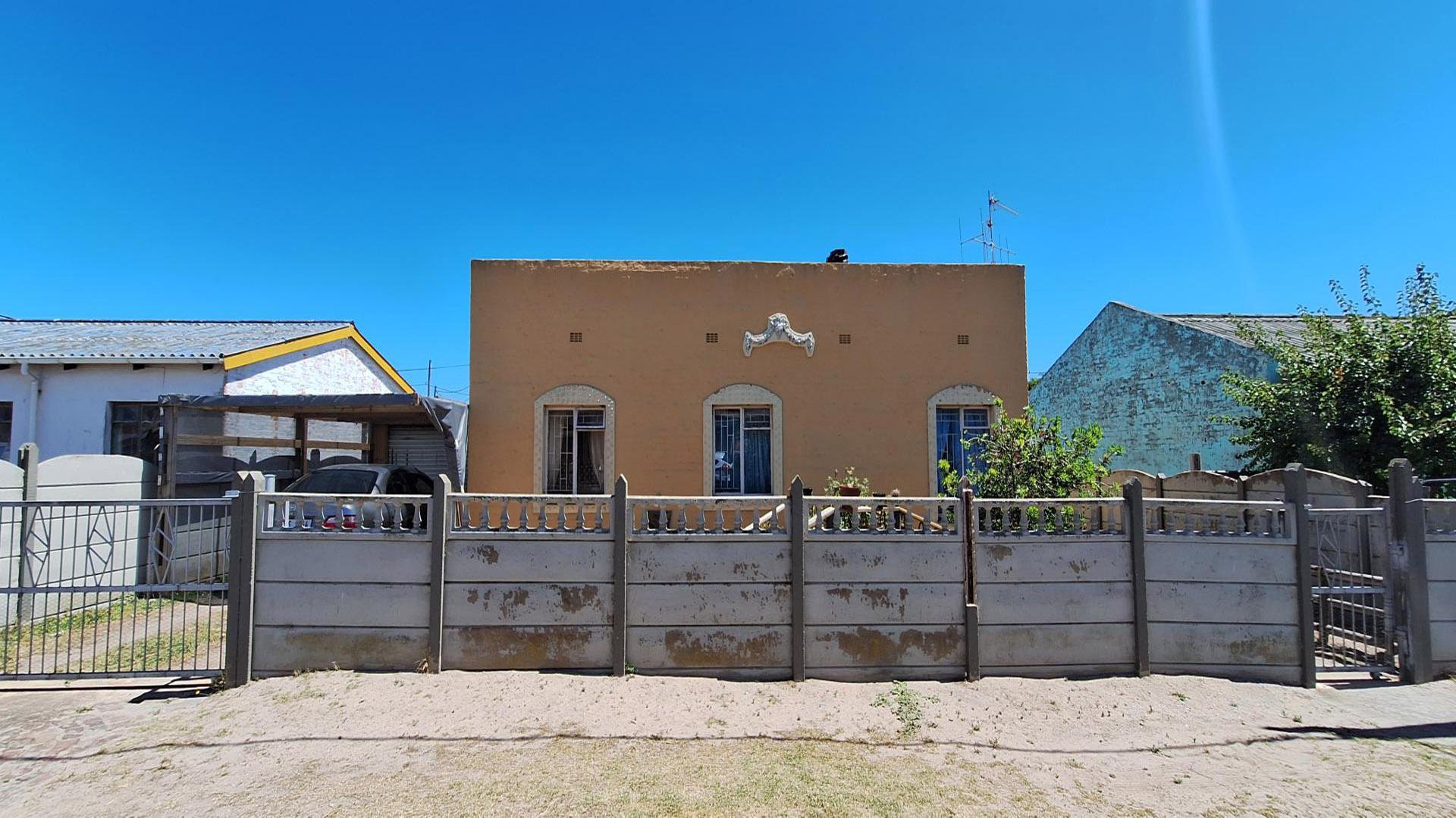 Front View of property in Albertinia