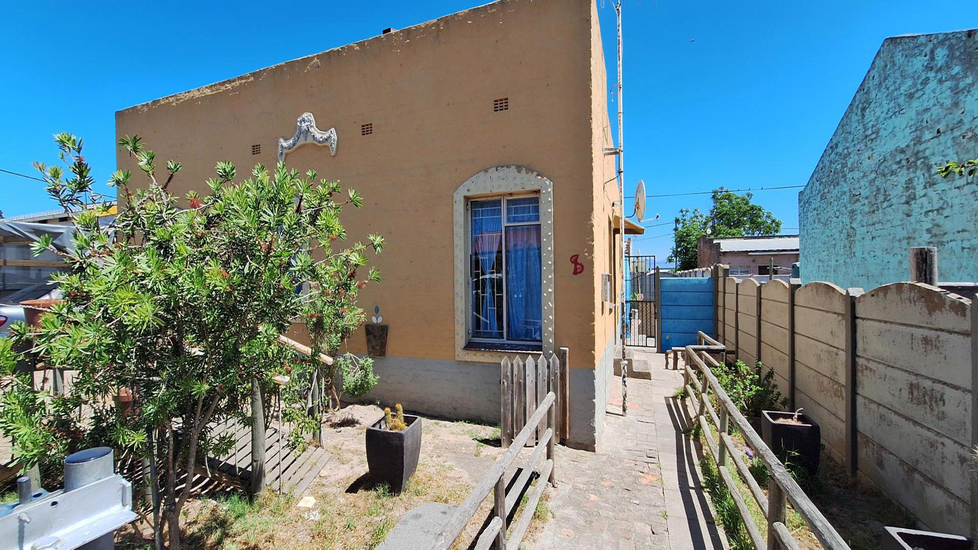 Front View of property in Albertinia