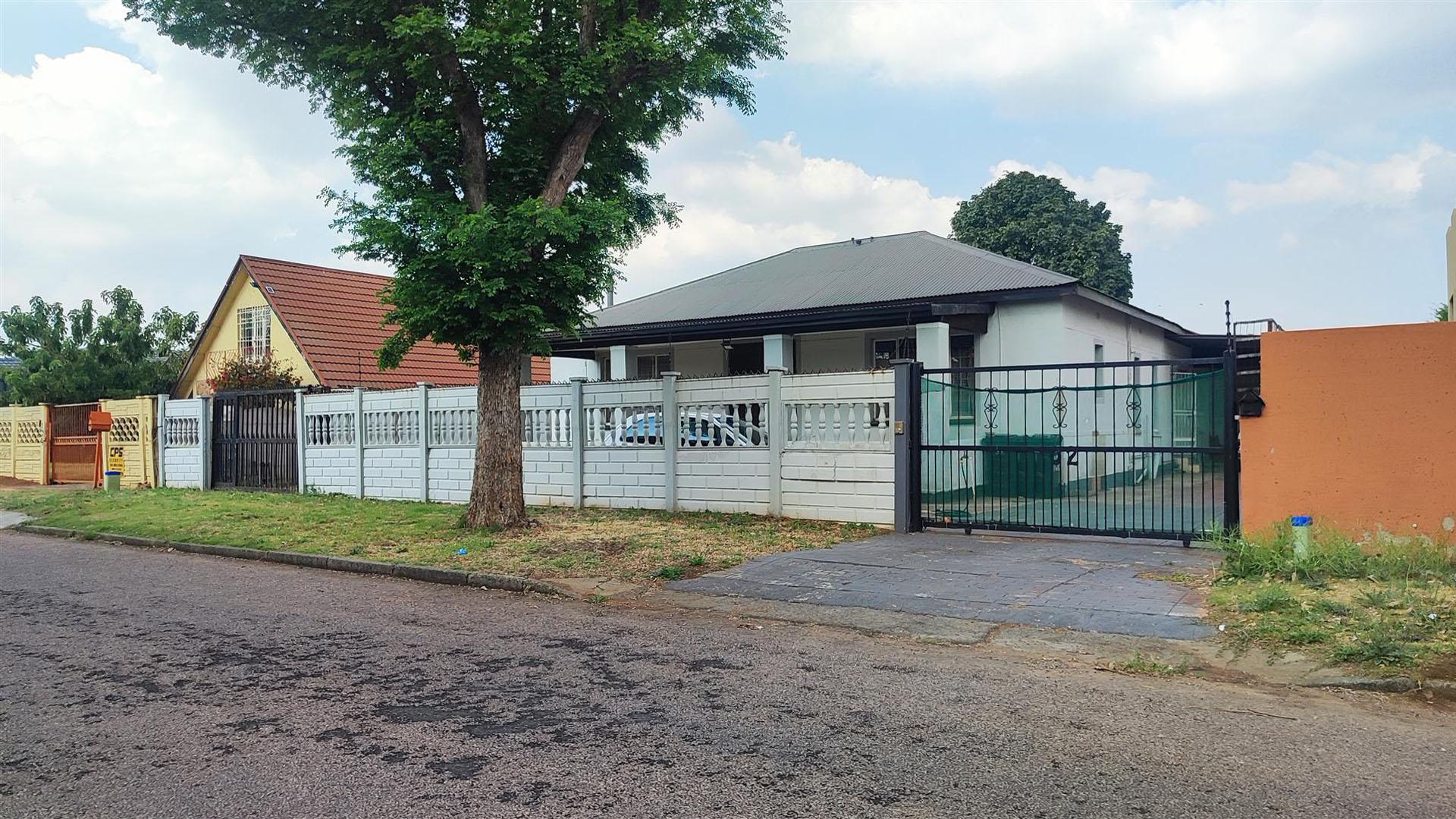 Front View of property in Florentia