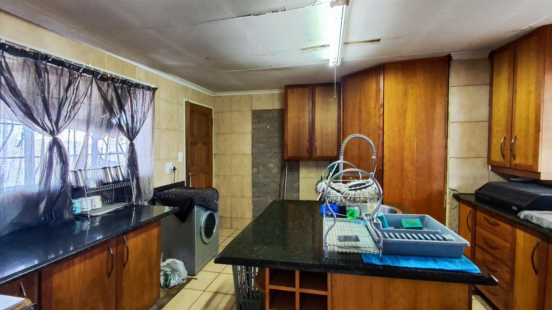 Kitchen - 46 square meters of property in Florentia