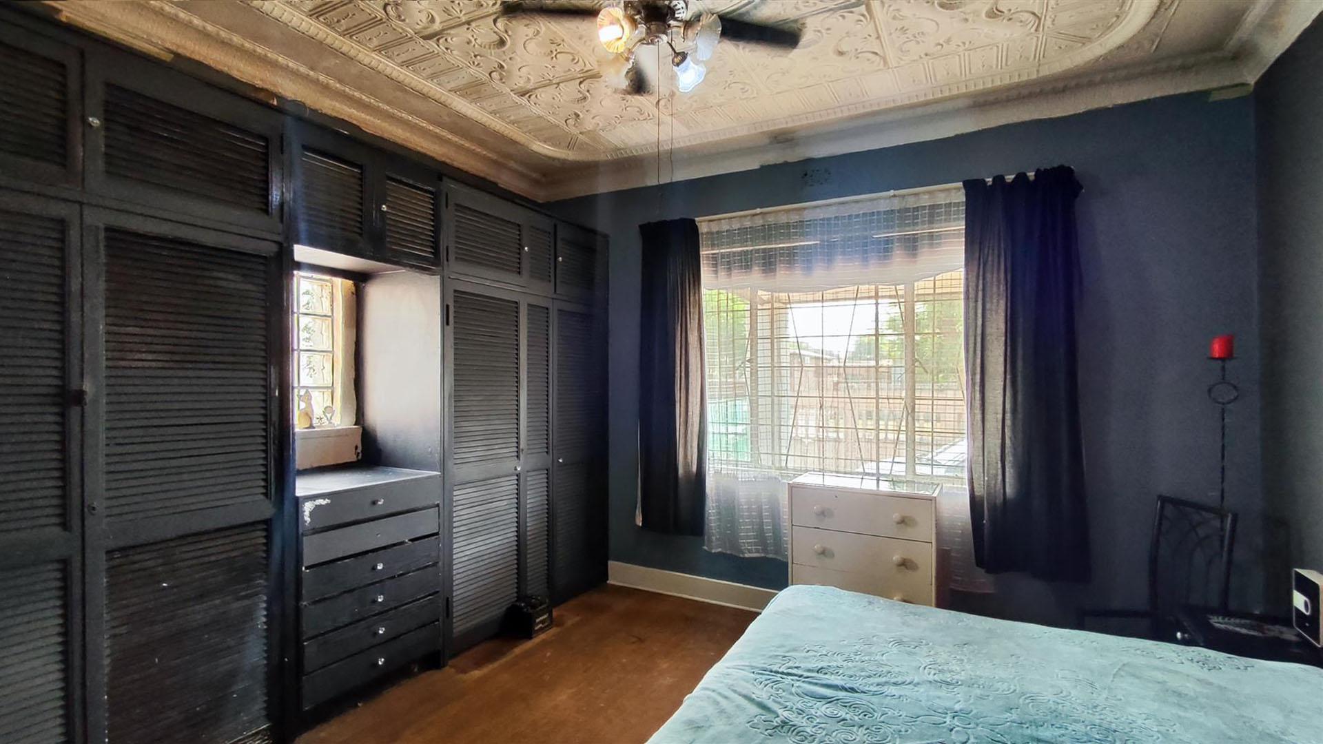 Main Bedroom - 19 square meters of property in Florentia