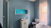 Main Bathroom - 8 square meters of property in Florentia