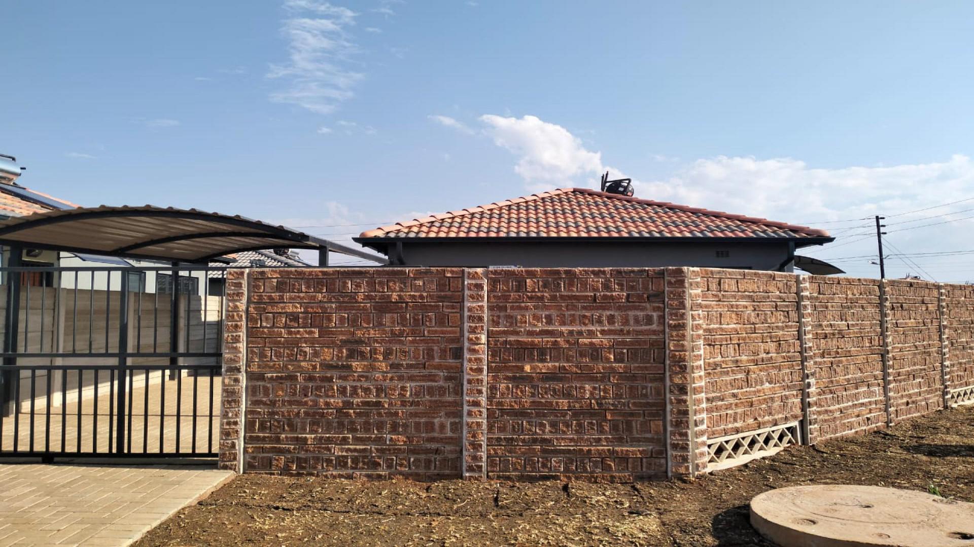 Front View of property in Protea Glen