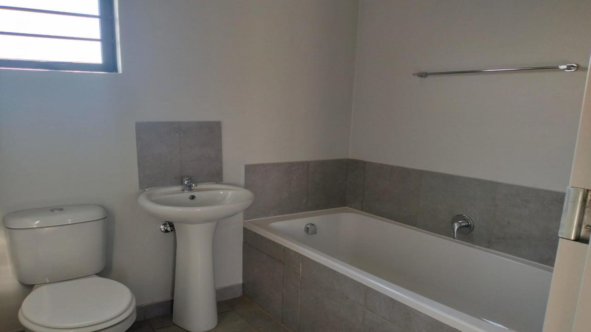 Bathroom 1 of property in Protea Glen