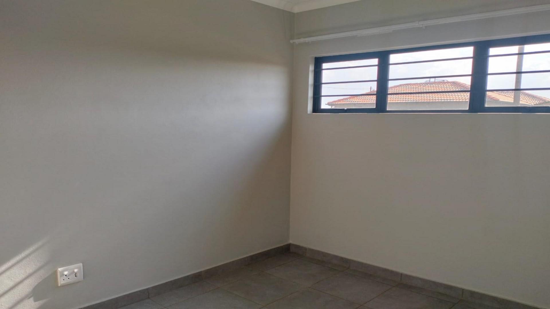 Bed Room 1 of property in Protea Glen