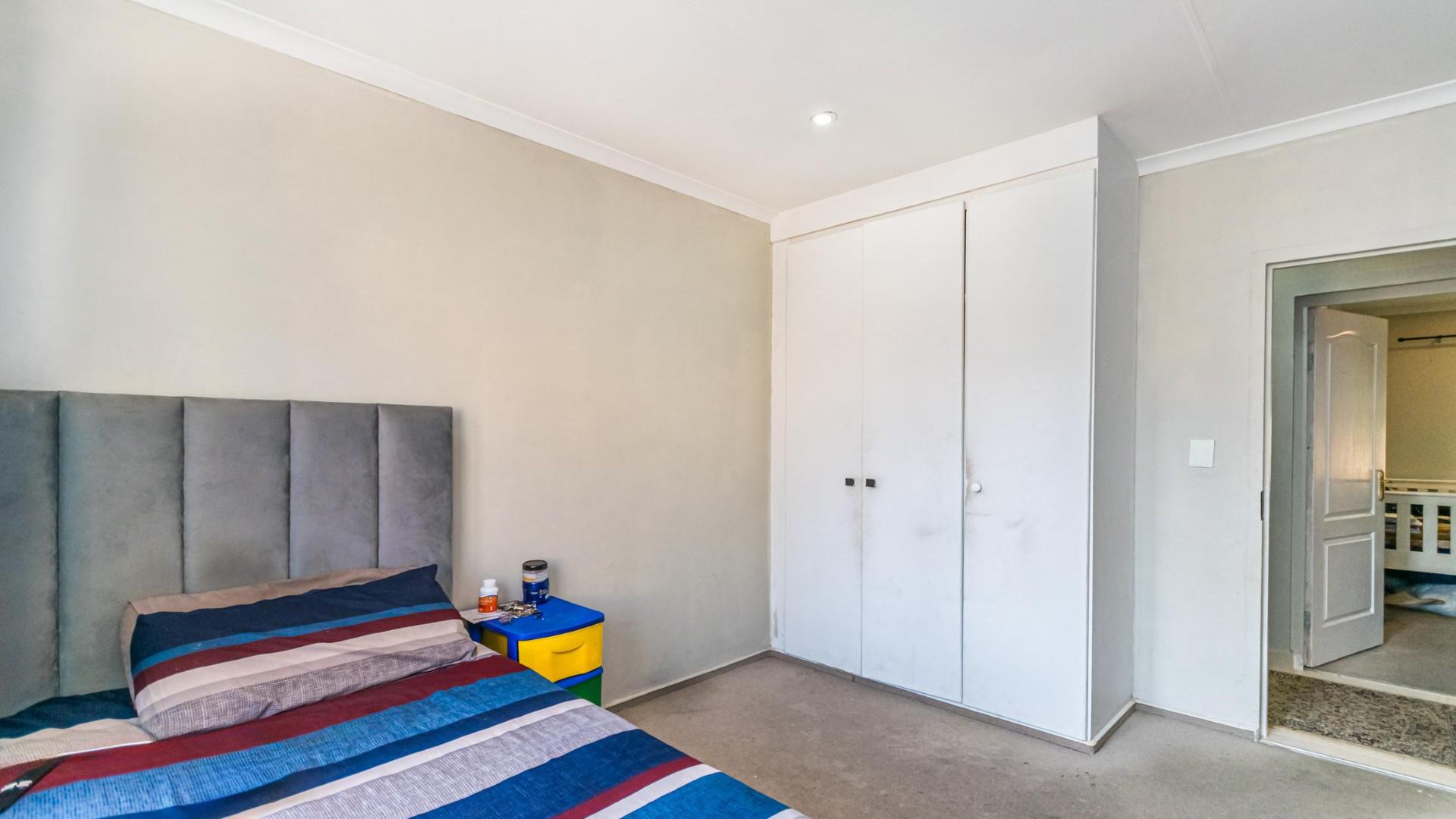 Bed Room 1 of property in Ruimsig