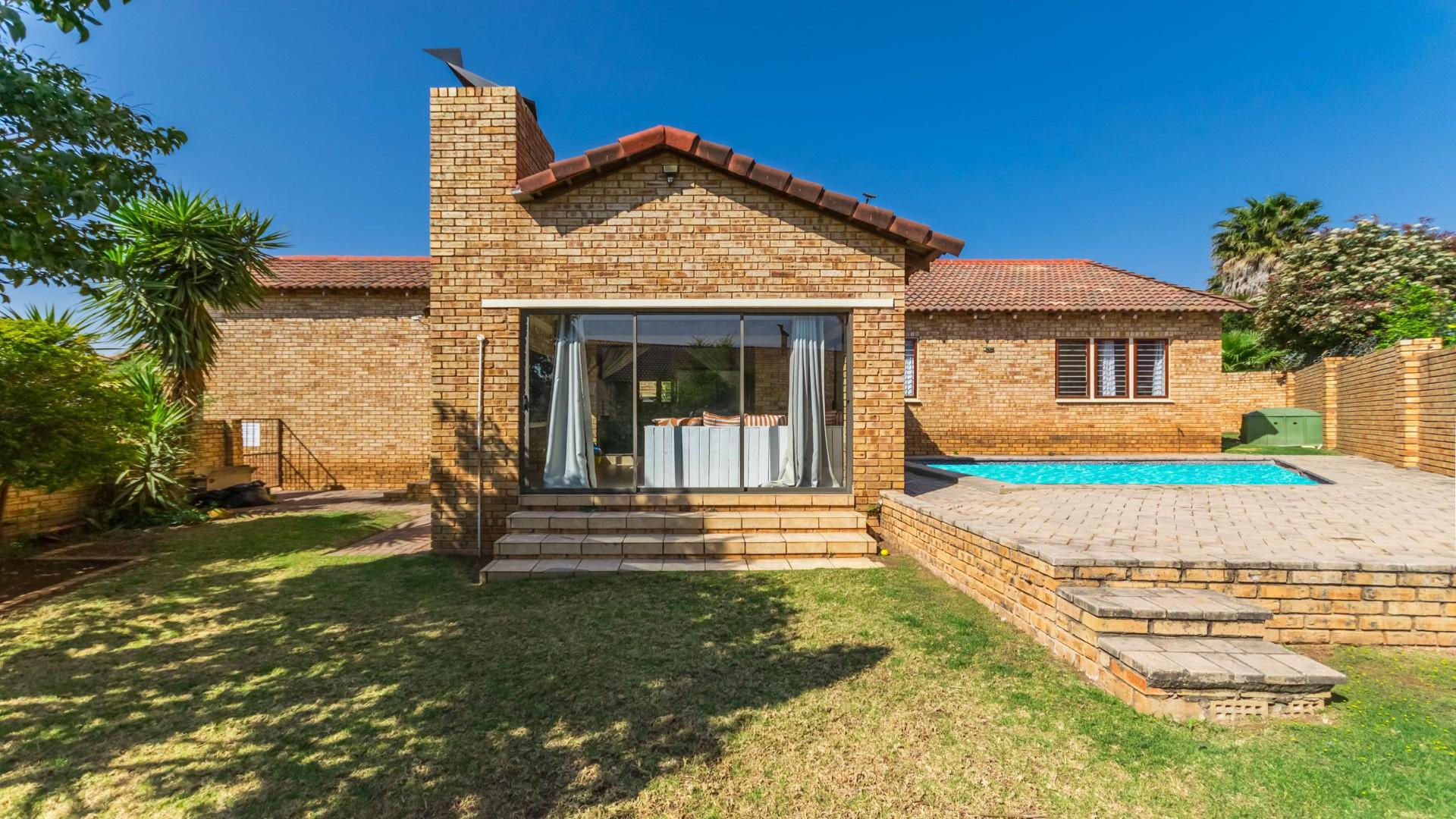 Backyard of property in Ruimsig