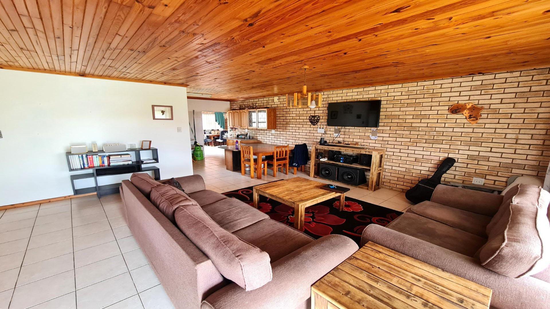 Lounges of property in Jeffrey's Bay