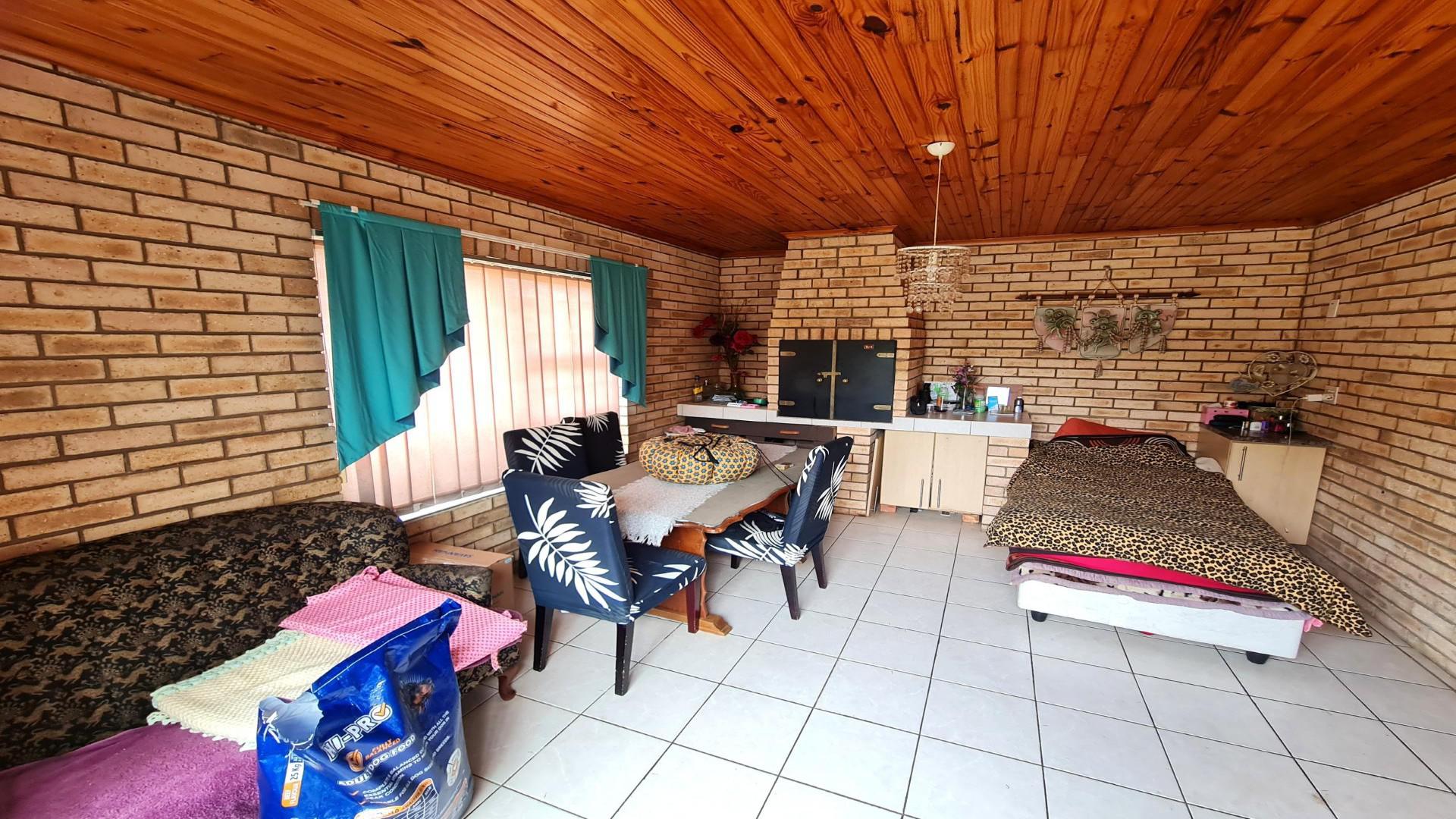 Entertainment of property in Jeffrey's Bay