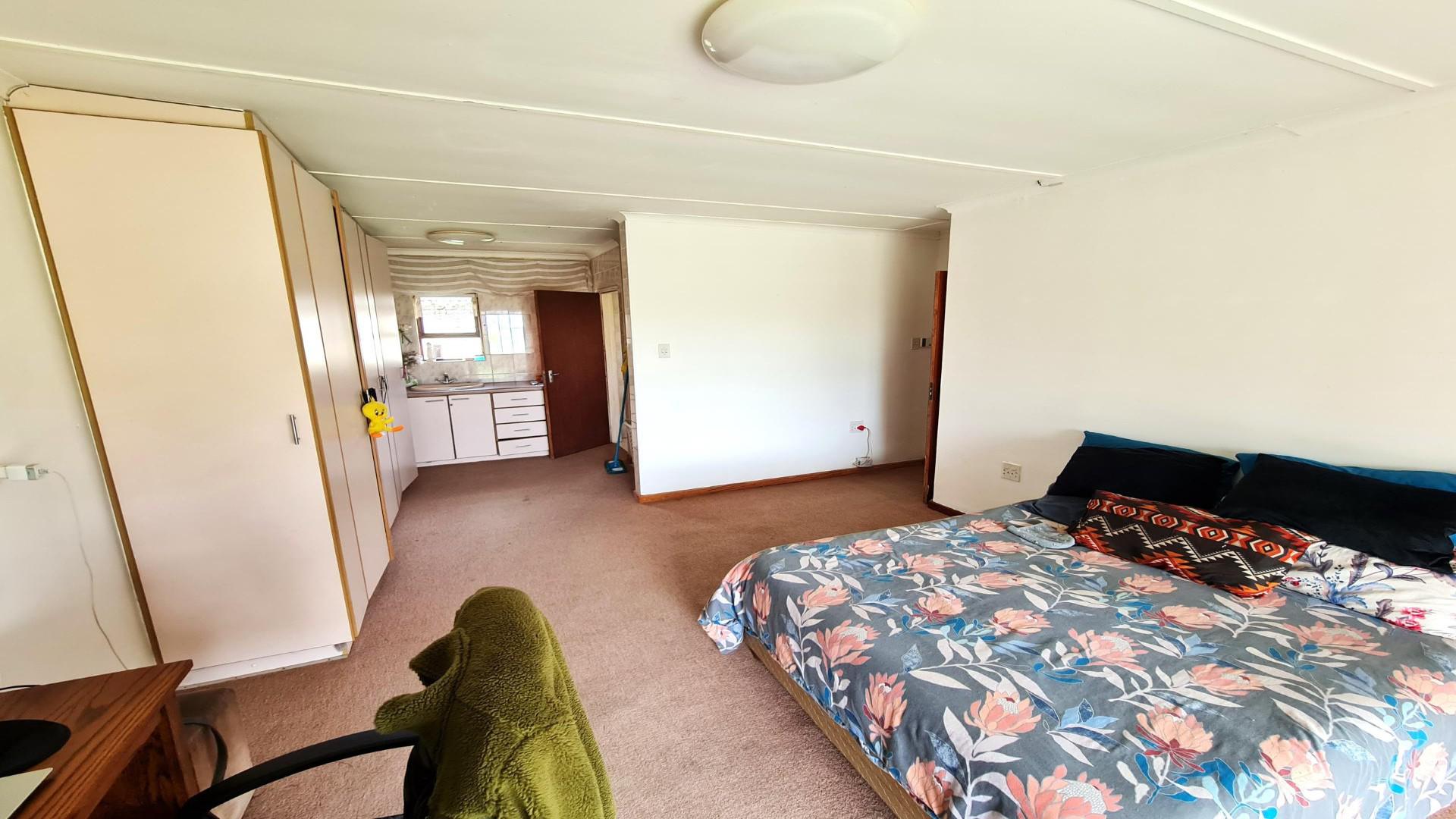 Main Bedroom of property in Jeffrey's Bay