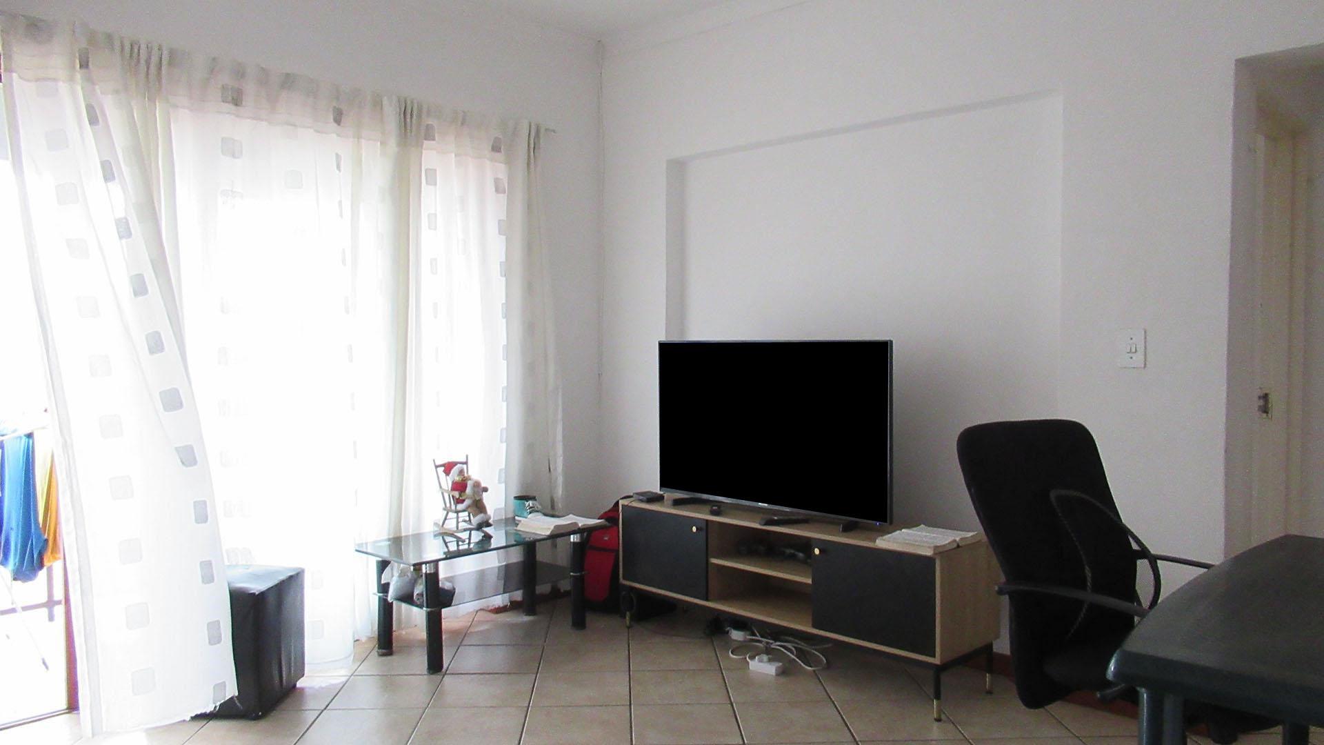 Lounges - 17 square meters of property in Winchester Hills