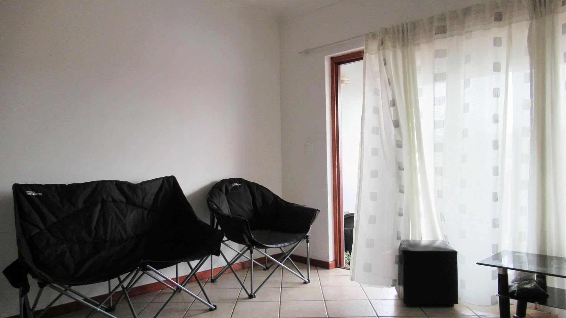 Lounges - 17 square meters of property in Winchester Hills