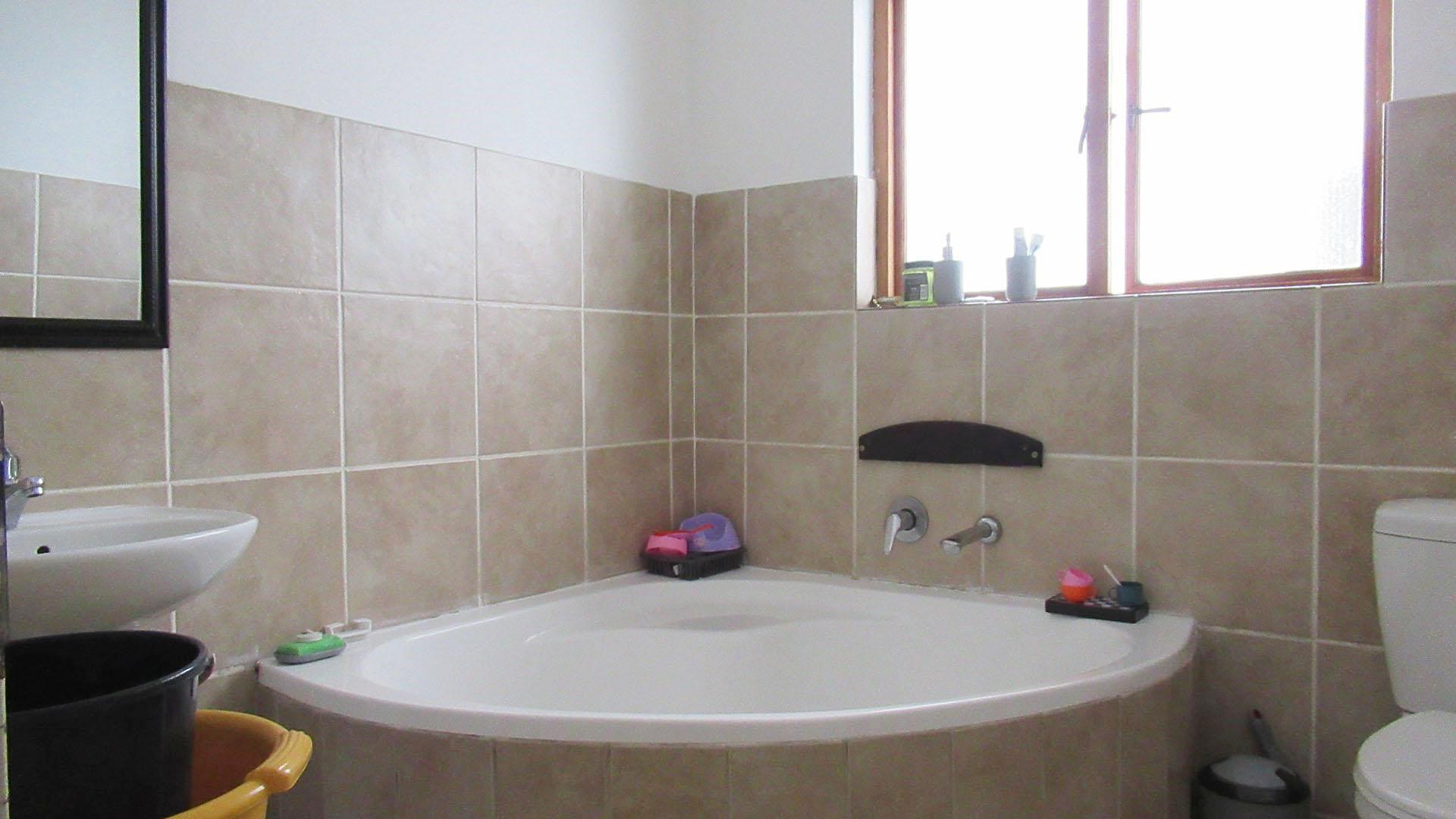 Bathroom 1 - 6 square meters of property in Winchester Hills