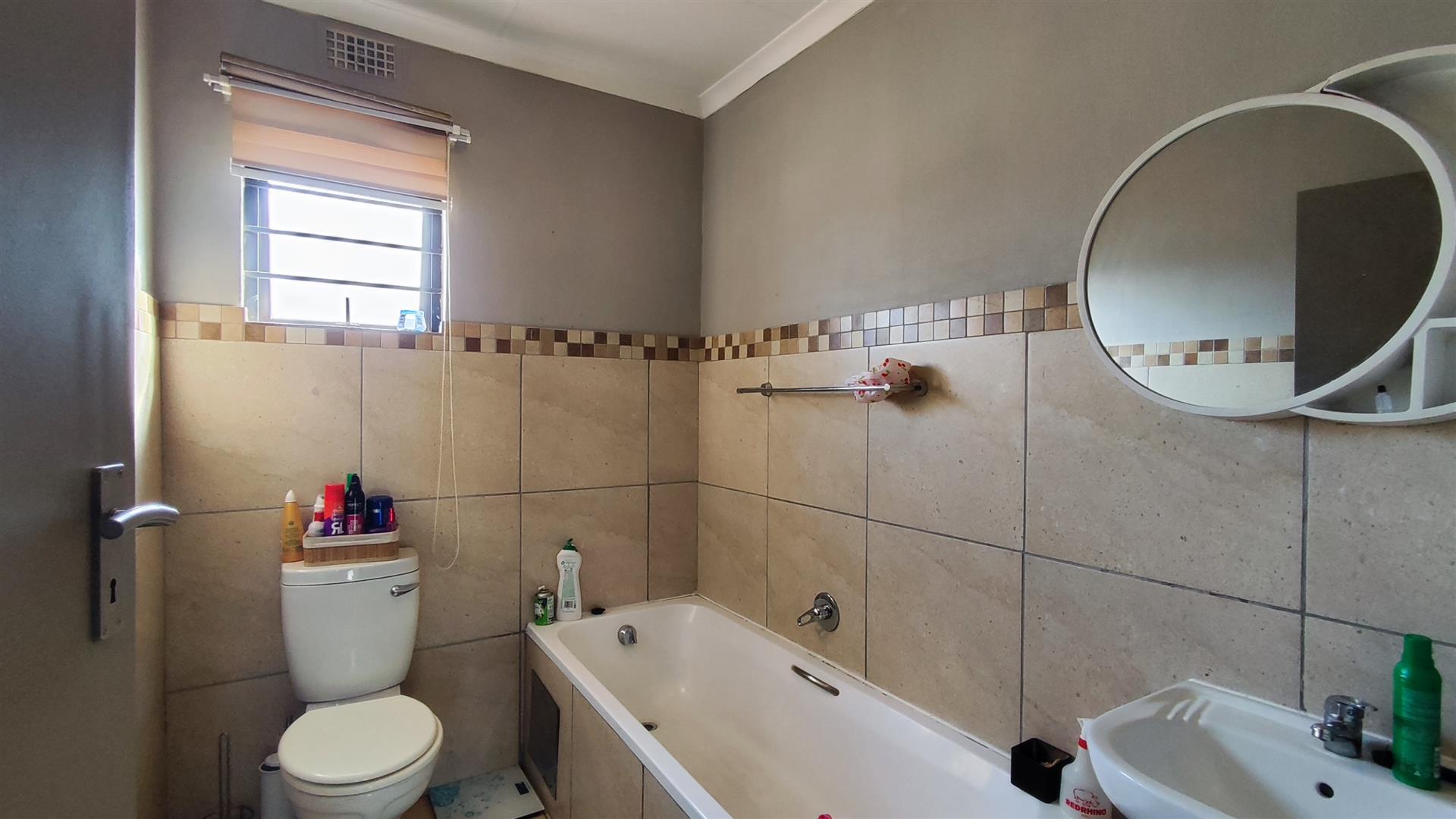 Bathroom 1 - 4 square meters of property in Albertsdal