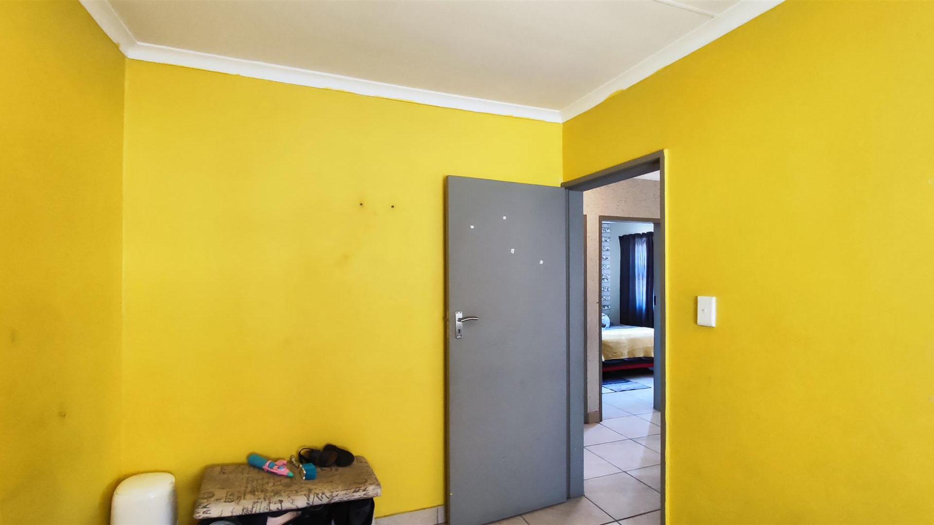 Bed Room 3 - 9 square meters of property in Albertsdal