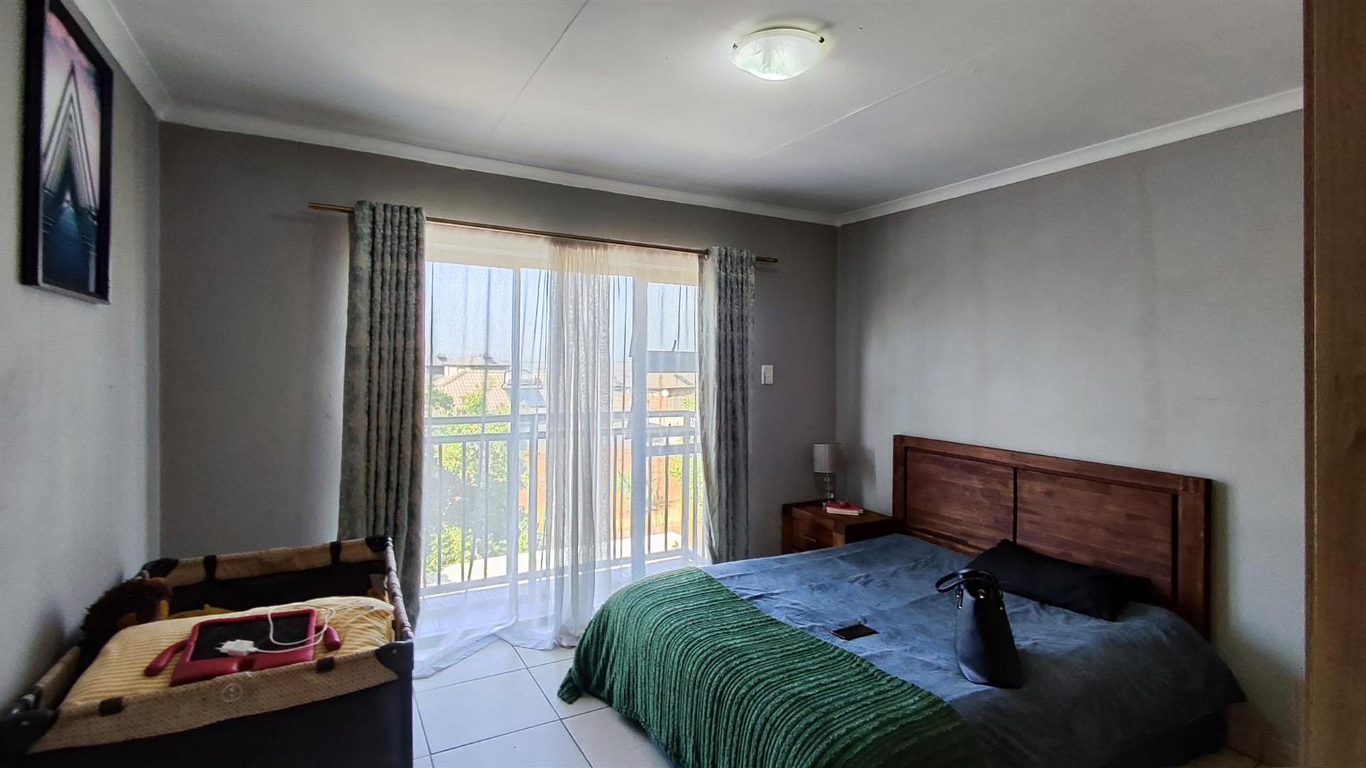 Main Bedroom - 14 square meters of property in Albertsdal